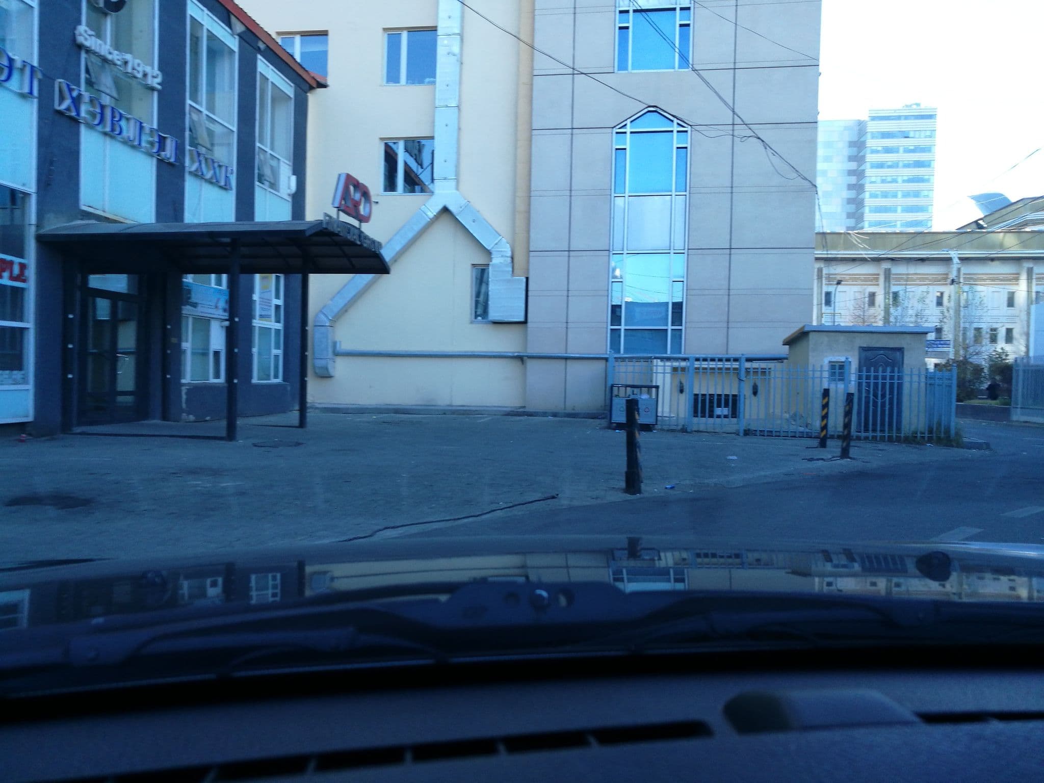 Street view near Tuushin Hotel, Ulan Bator — © ganbold (CC BY-SA · Mapillary)