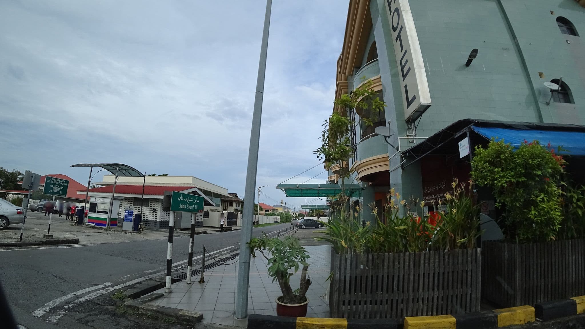 Street view near Hotel Koperasi Seria, Seria — © raito (CC BY-SA · Mapillary)