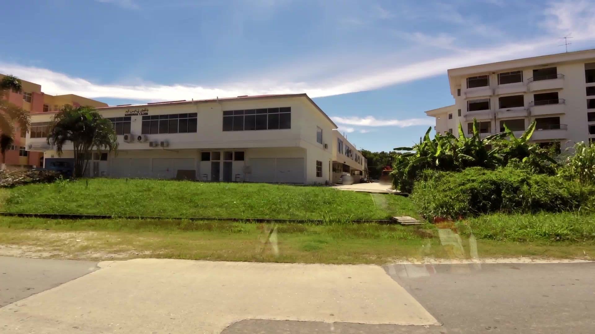 Street view near Oceanic Quest Guest House, Muara — © kaartcam (CC BY-SA · Mapillary)