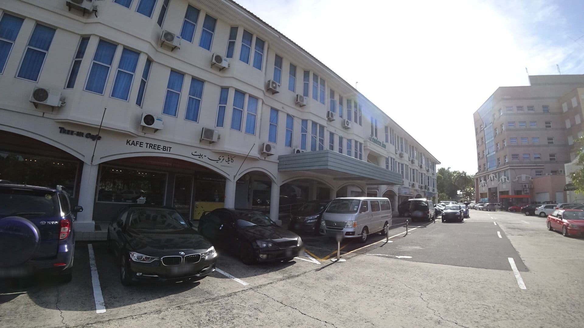 Street view near Traders Inn, Brunei, Kampung Mata-Mata — © raito (CC BY-SA · Mapillary)