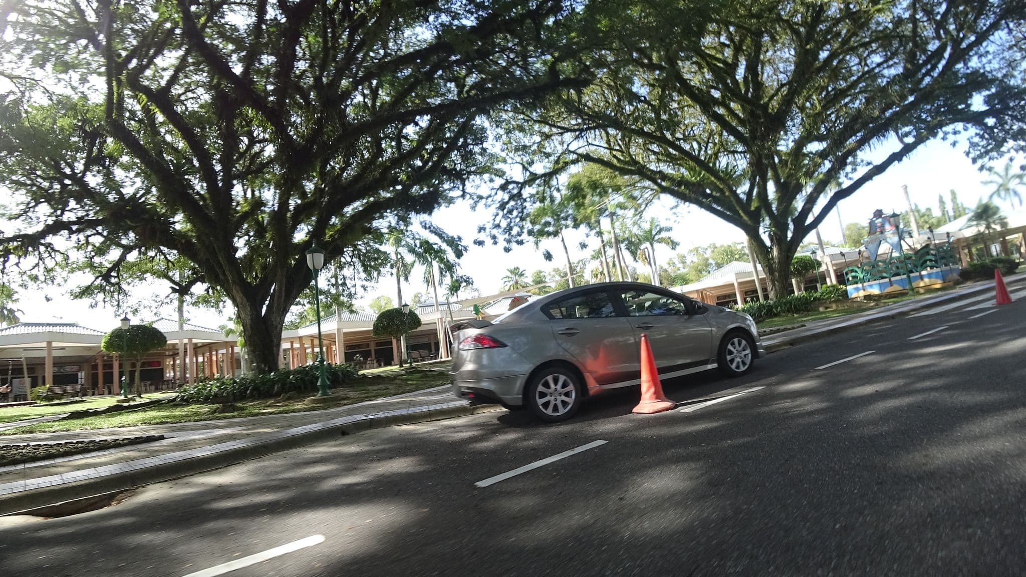 Street view near times hotel, Kampung Jerudong — © raito (CC BY-SA · Mapillary)