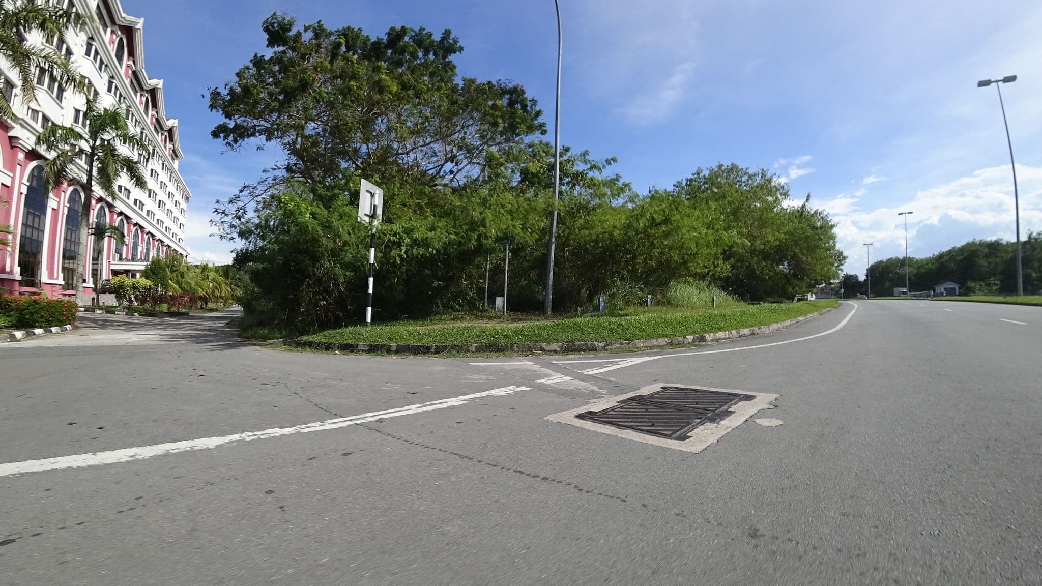 Street view near Asma Hotel, Kampung Peninjau — © raito (CC BY-SA · Mapillary)