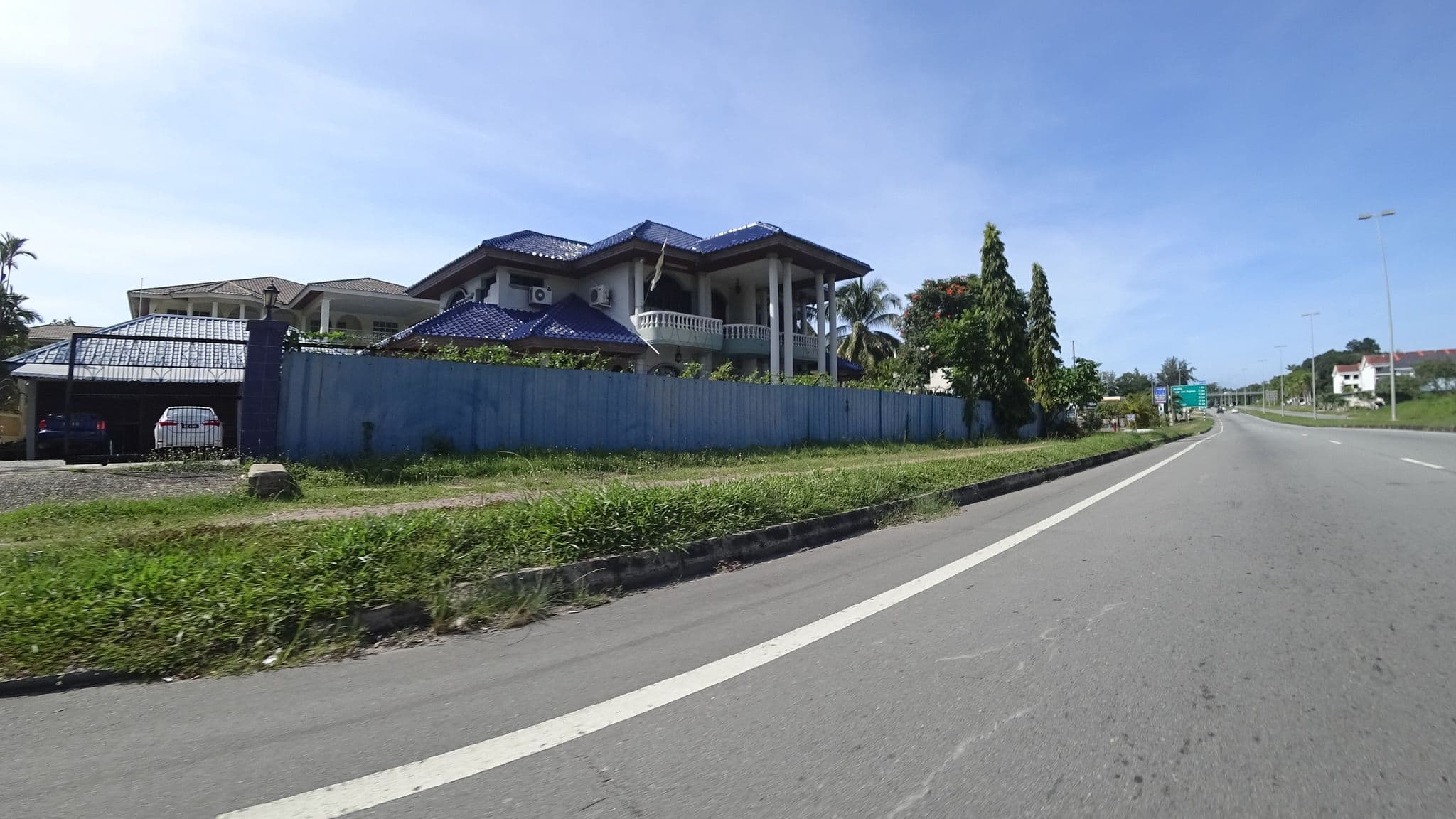 Street view near Villa 9, Kampung Peninjau — © raito (CC BY-SA · Mapillary)