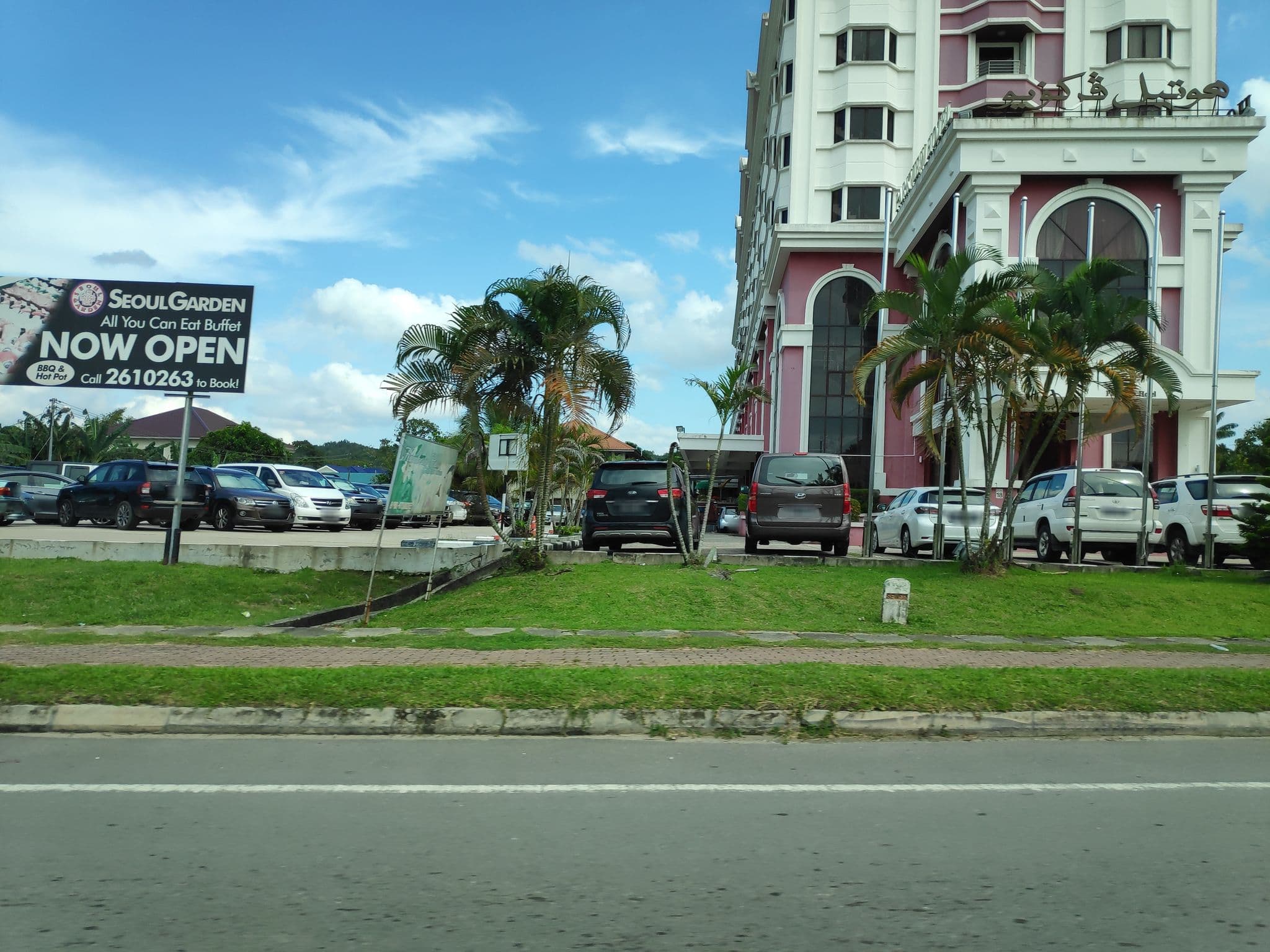 Street view near Asma Hotel's Pool, Kampung Peninjau — © raito (CC BY-SA · Mapillary)