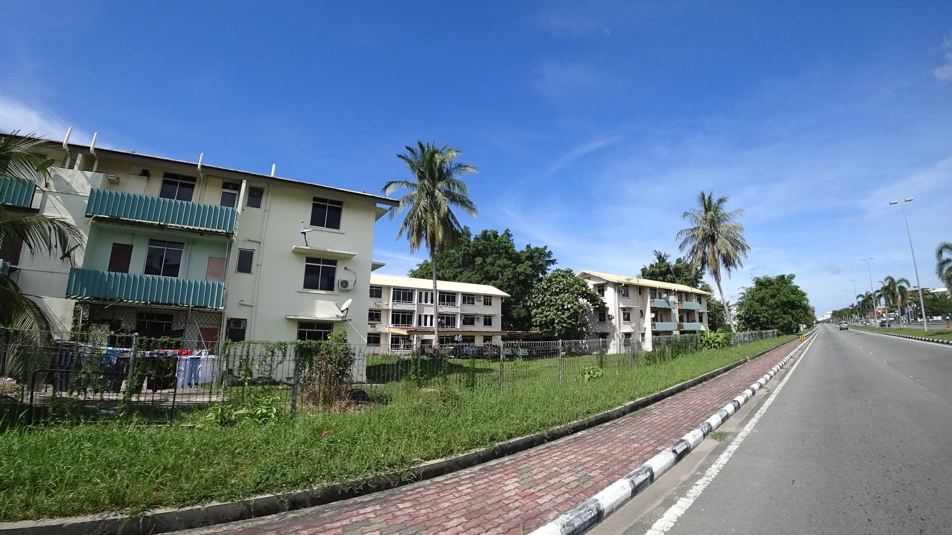 Street view near room 225, Kampong Lambak A — © raito (CC BY-SA · Mapillary)