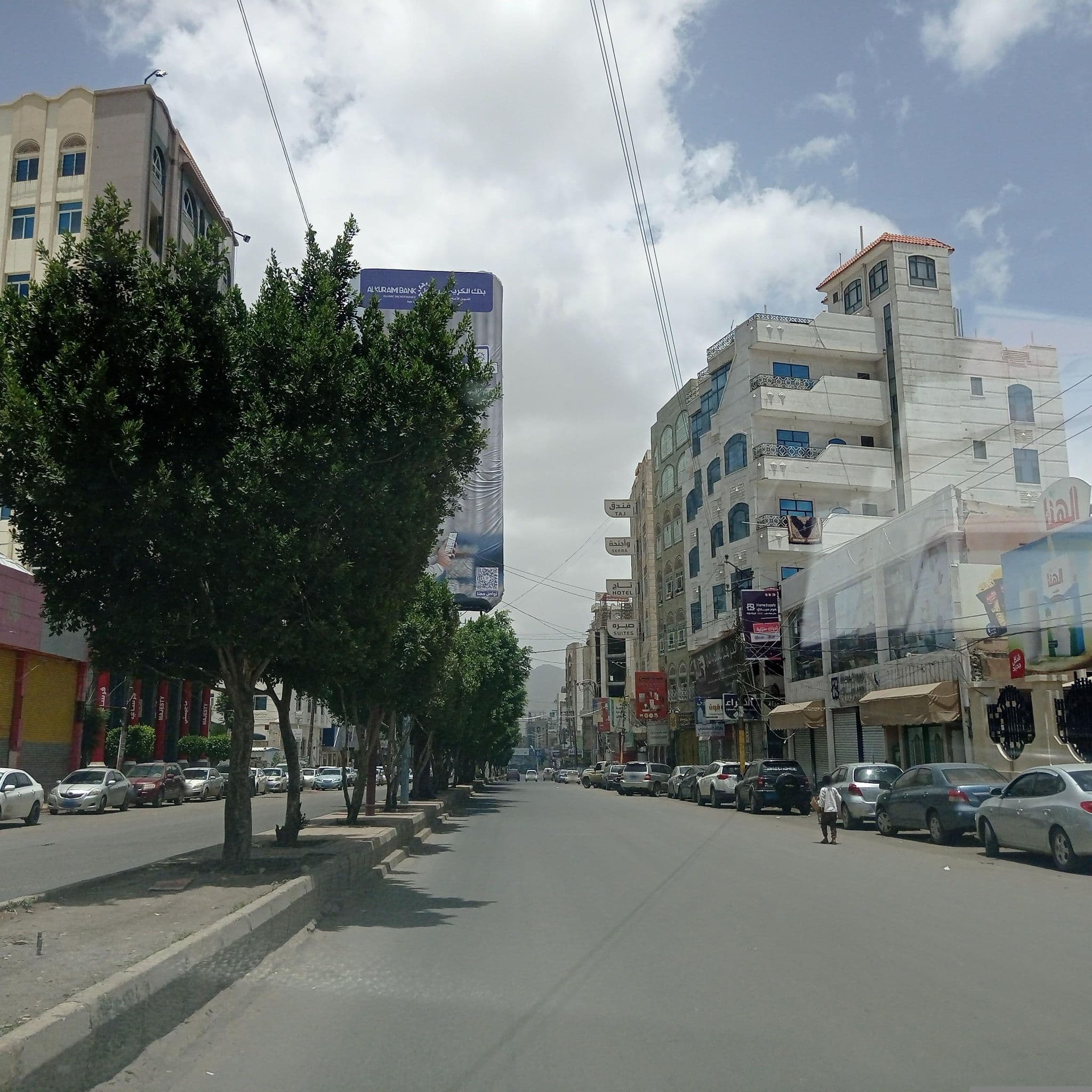 Street view near Sky Line Hotel, Sanaa — © bsam (CC BY-SA · Mapillary)