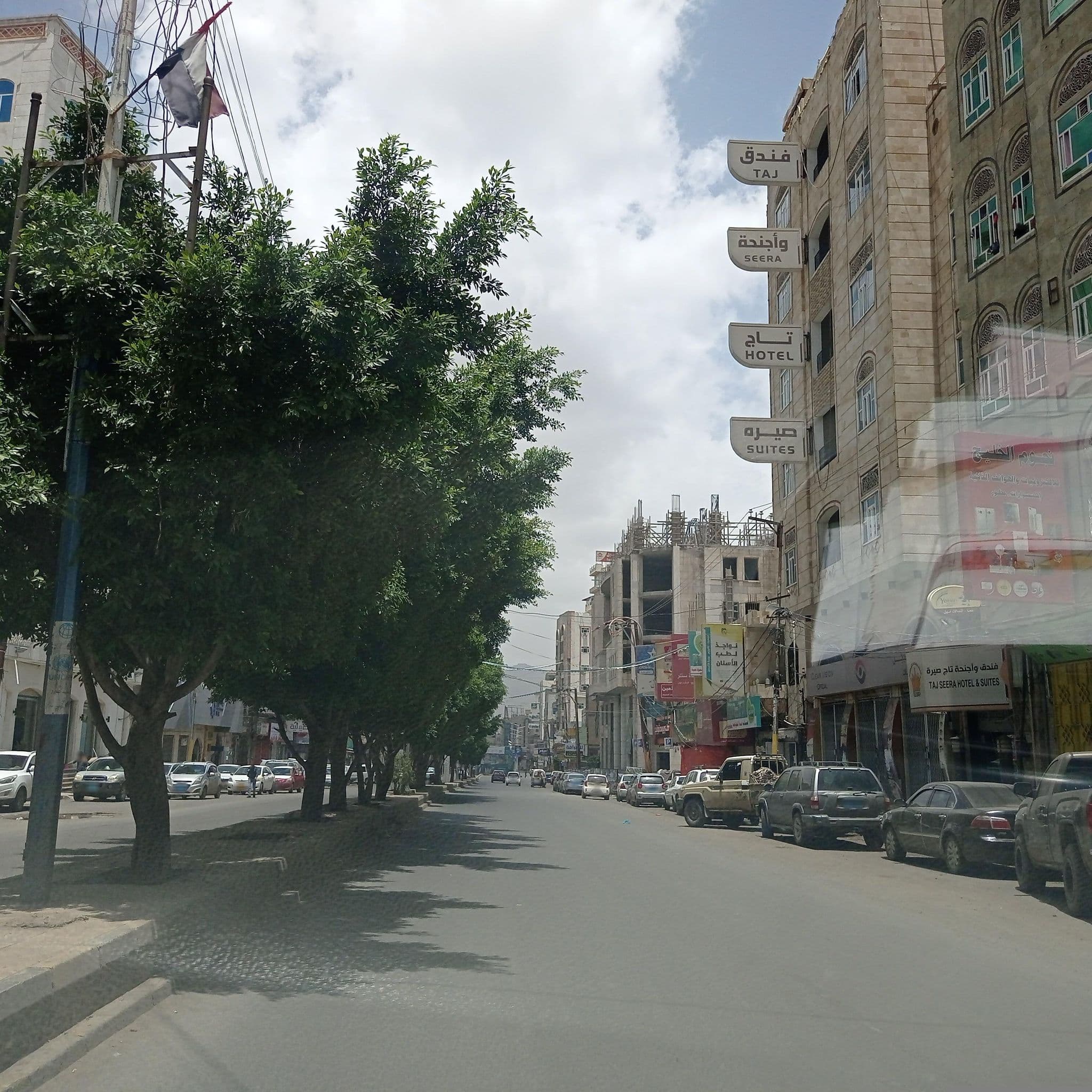 Street view near Versailles Hotel & Flats, Sanaa — © bsam (CC BY-SA · Mapillary)