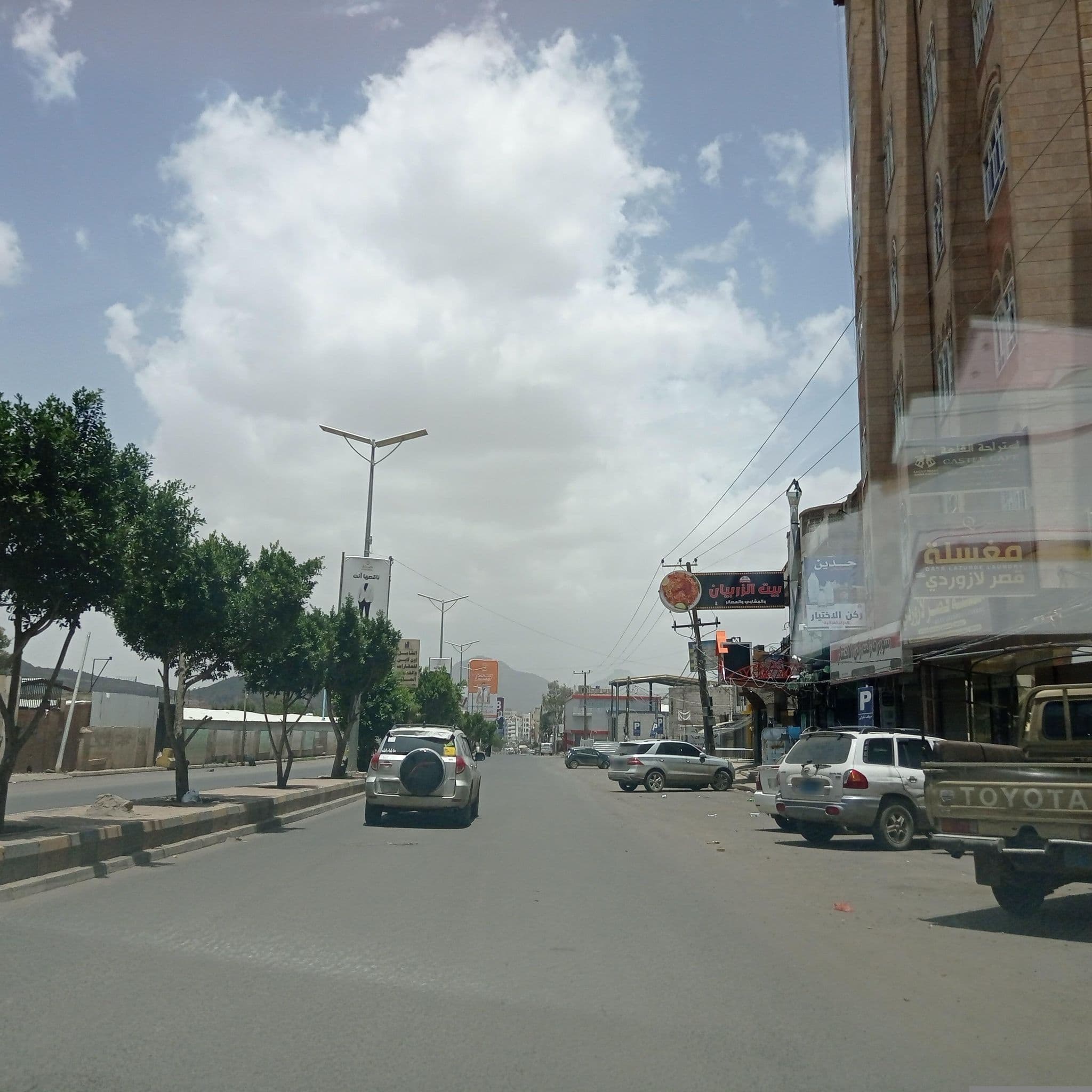Street view near L'azurde Hotel, Sanaa — © bsam (CC BY-SA · Mapillary)