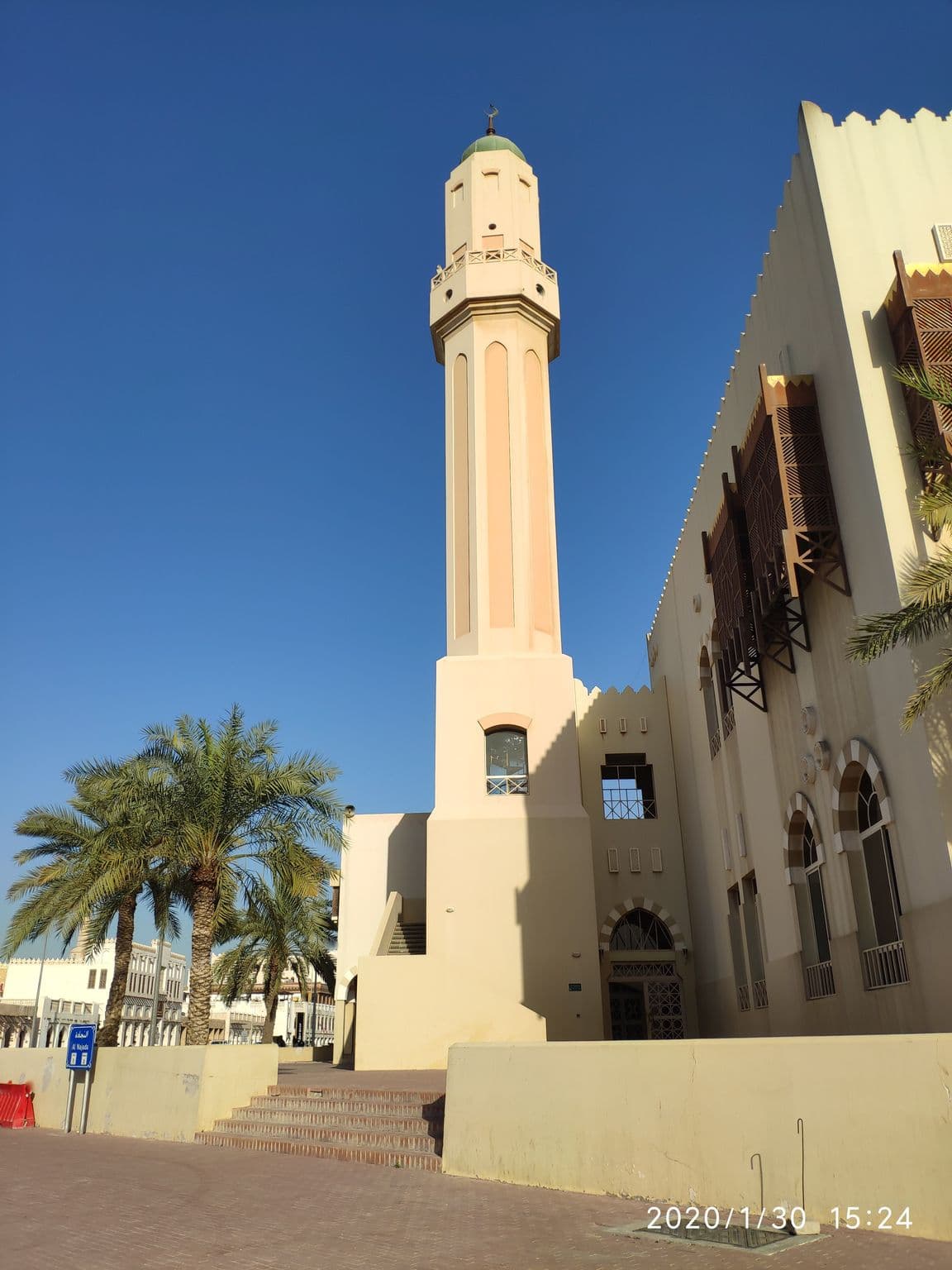 Street view near Vefasız Insanlardan Nefret Ediyorda., Doha — © km2bp (CC BY-SA · Mapillary)
