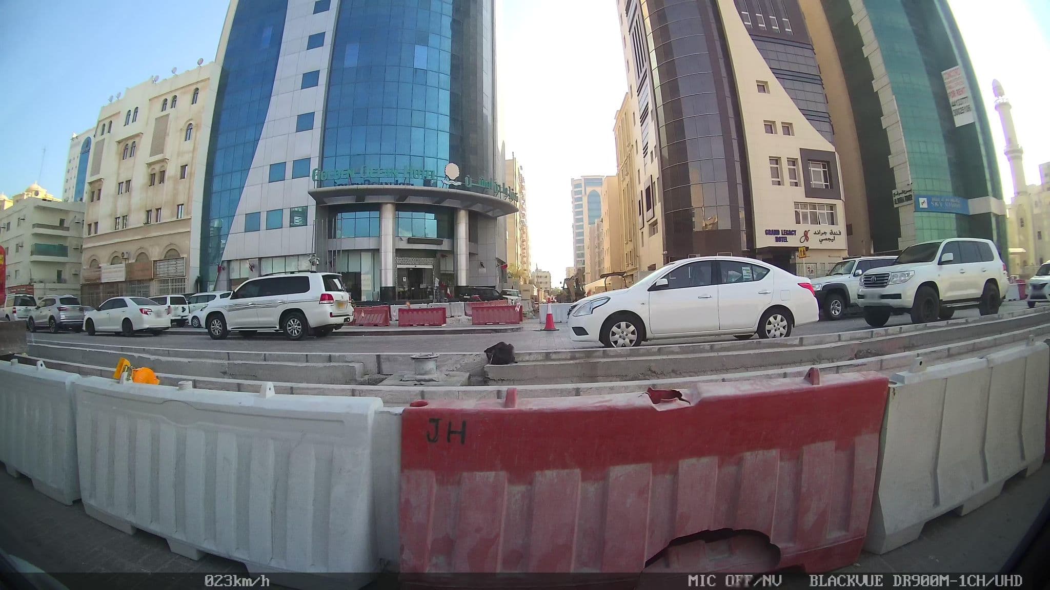 Street view near The Grand Legacy Hotel, Al Hitmī — © kaart_2 (CC BY-SA · Mapillary)