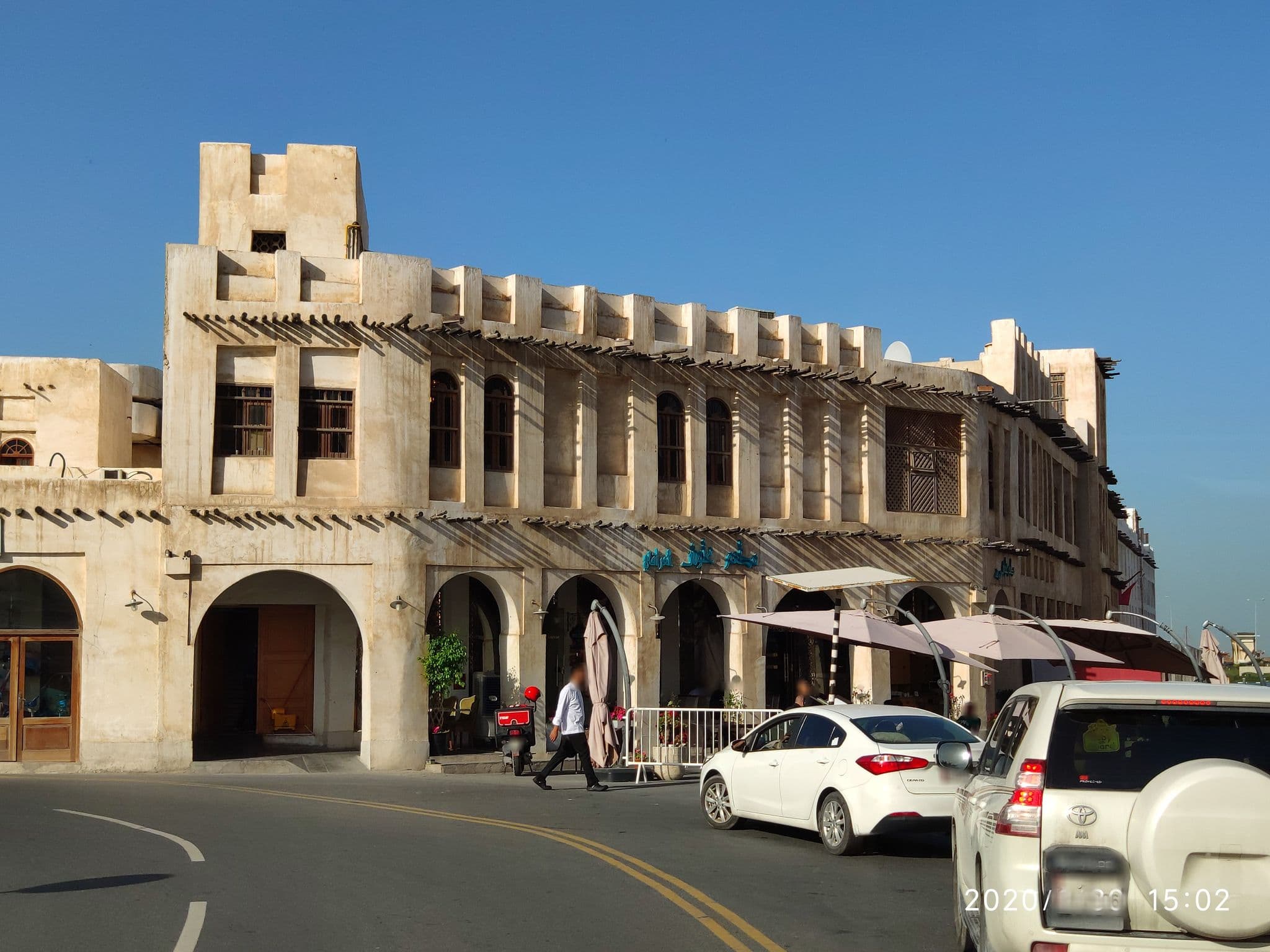 Street view near فندق الجسرة, Farīq al Hitmī — © km2bp (CC BY-SA · Mapillary)
