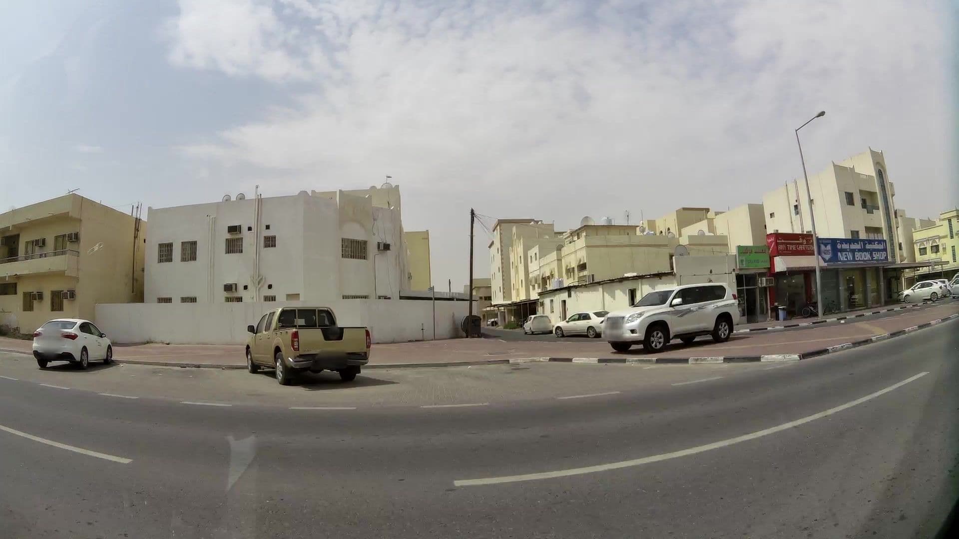 Street view near غرفتي الذيذة, Madīnat Khalīfah — © kaartcam (CC BY-SA · Mapillary)