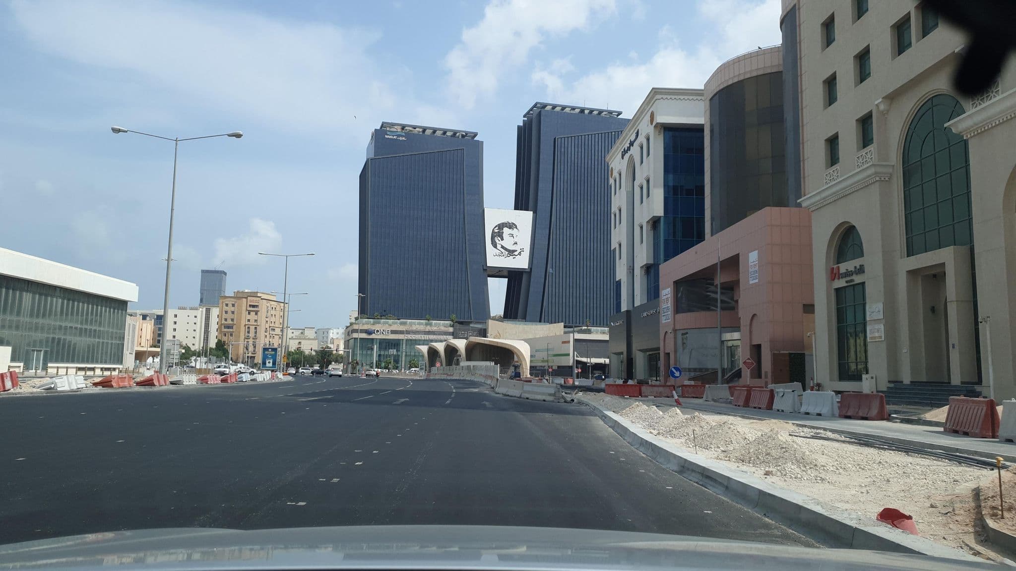 Street view near Al Sadd Merweb Hotel, As Sadd — © bobbyqat (CC BY-SA · Mapillary)