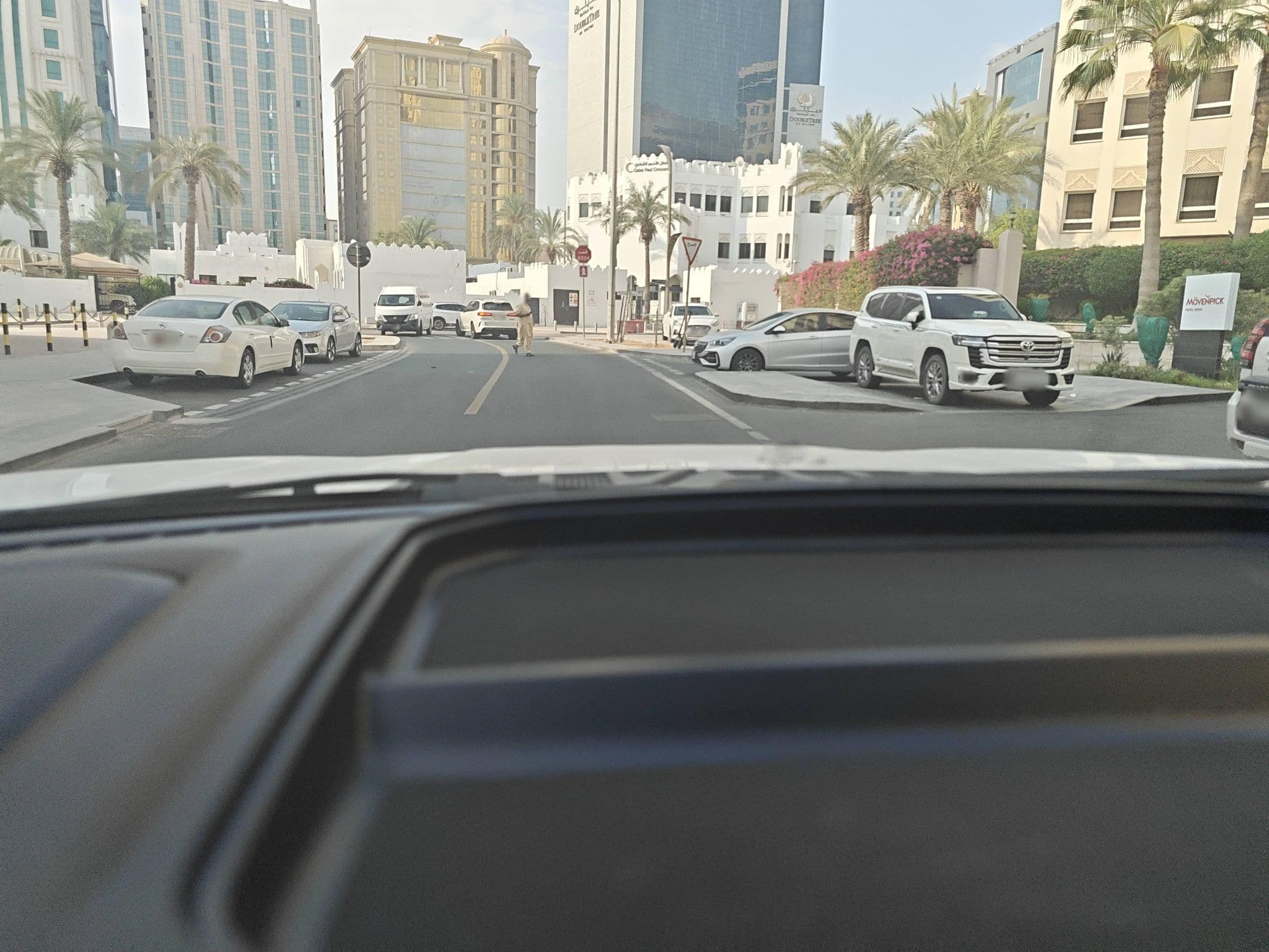 Street view near Moevenpick Hotel Doha, Al Hitmī — © MaaRio80 (CC BY-SA · Mapillary)