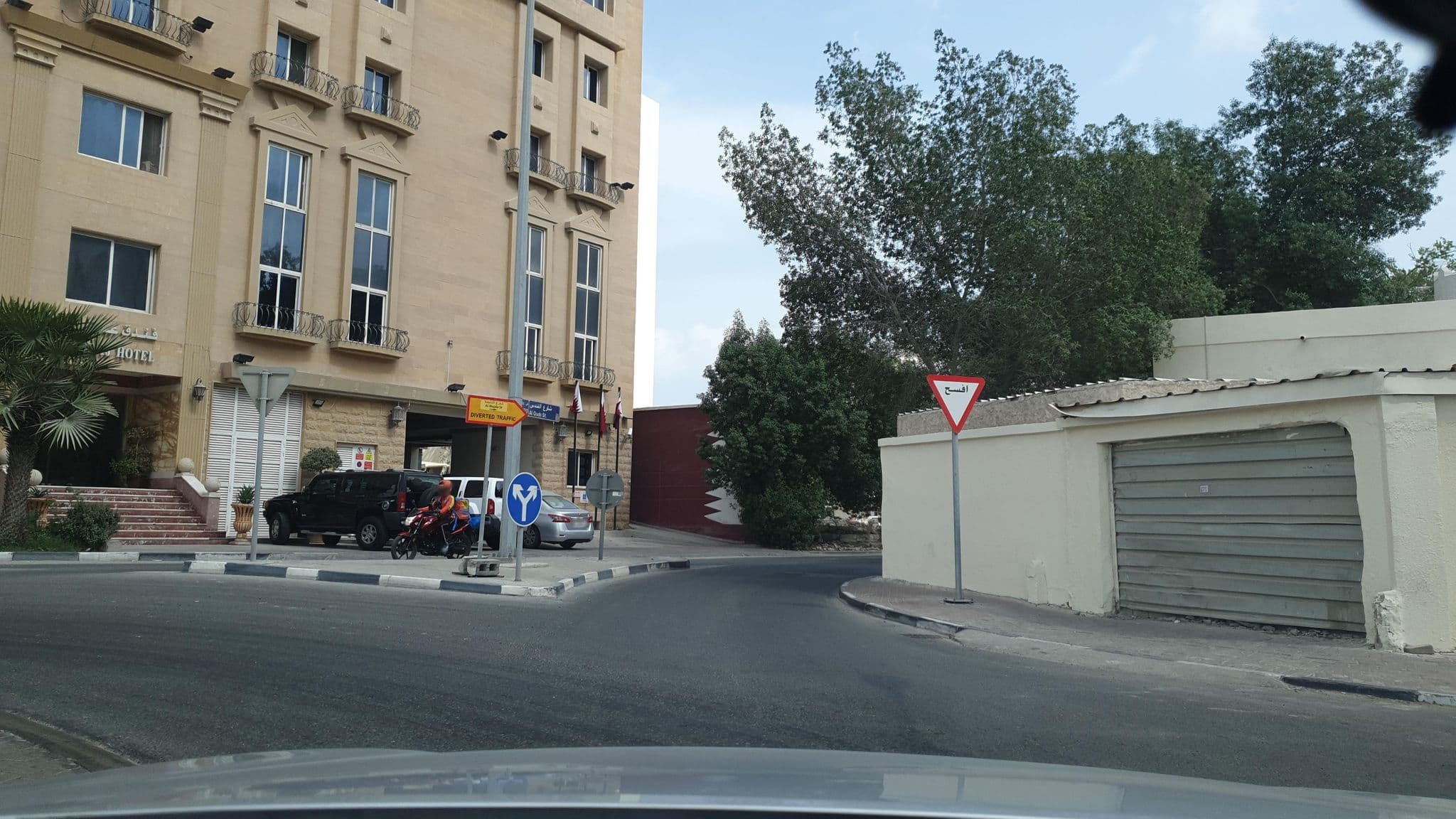 Street view near George II Hotel Doha, As Sadd — © bobbyqat (CC BY-SA · Mapillary)