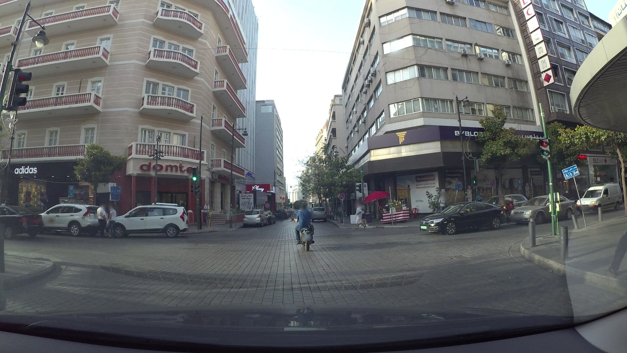 Street view near Hotel la Maison de Hamra, Ra’s Bayrūt — © kaartcam (CC BY-SA · Mapillary)