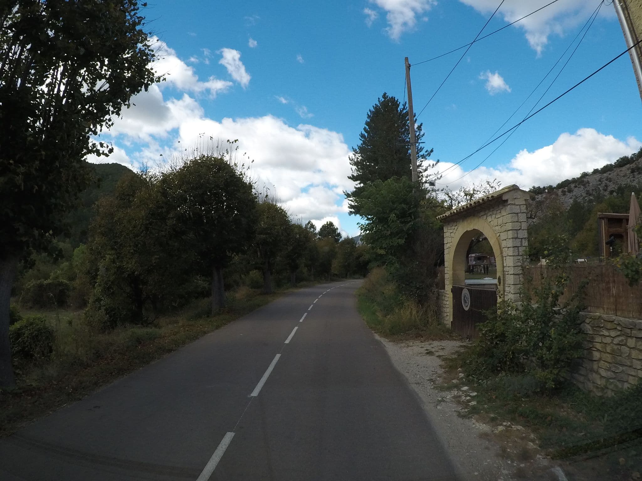 Street view near Mas de la Pauze, Sault — © yaron (CC BY-SA · Mapillary)