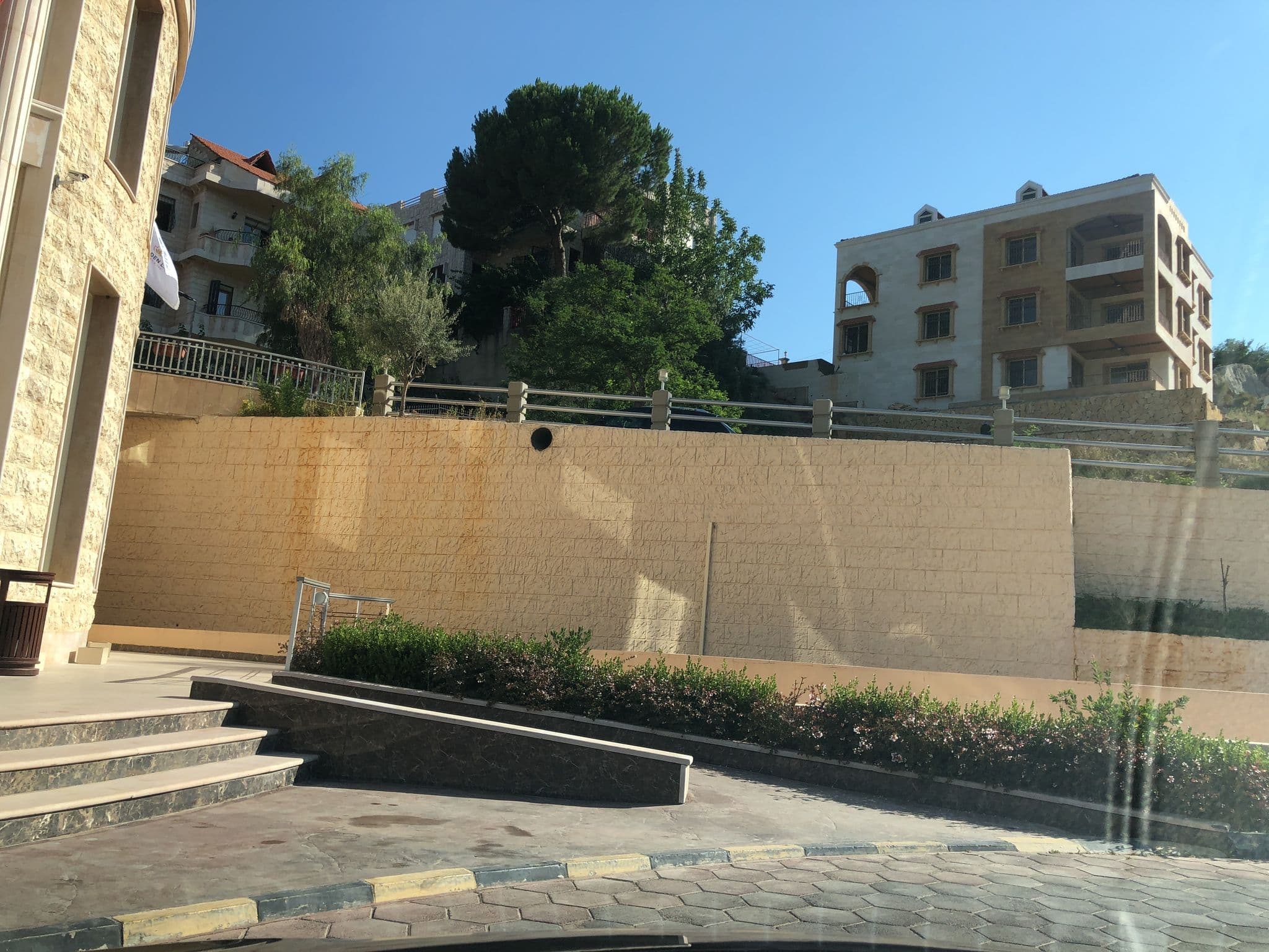 Street view near ناطر النوم يشرف, Aley — © laye (CC BY-SA · Mapillary)
