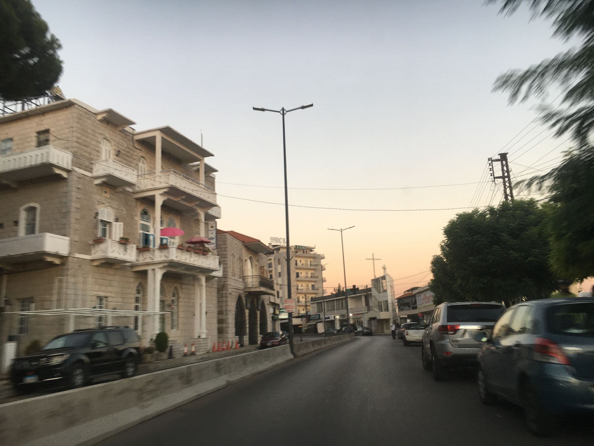 Street view near St Roch Hotel, Aajaltoûn — © ziadg (CC BY-SA · Mapillary)