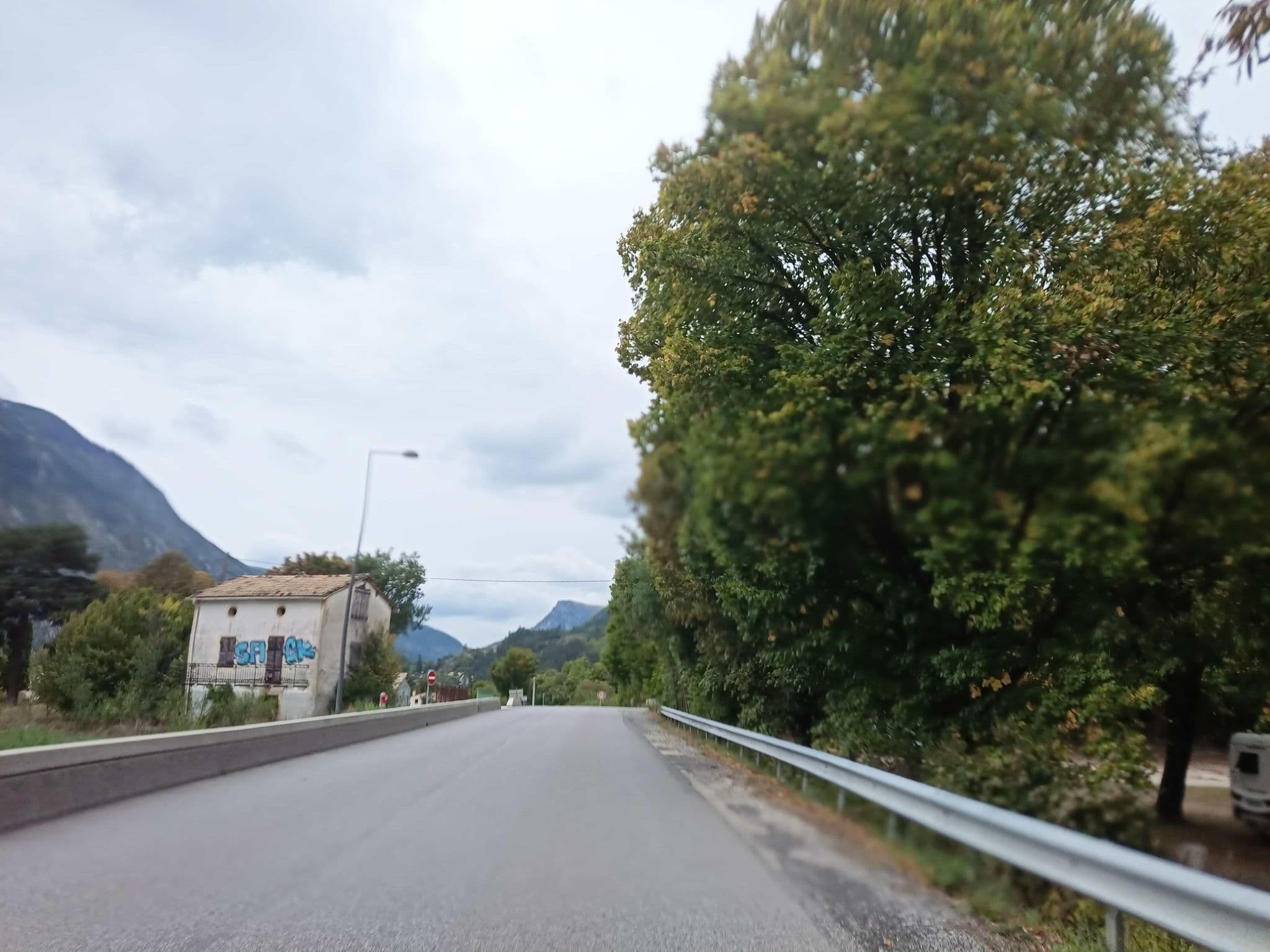 Street view near Camping Notre-Dame, Annot — © connermacleod69 (CC BY-SA · Mapillary)
