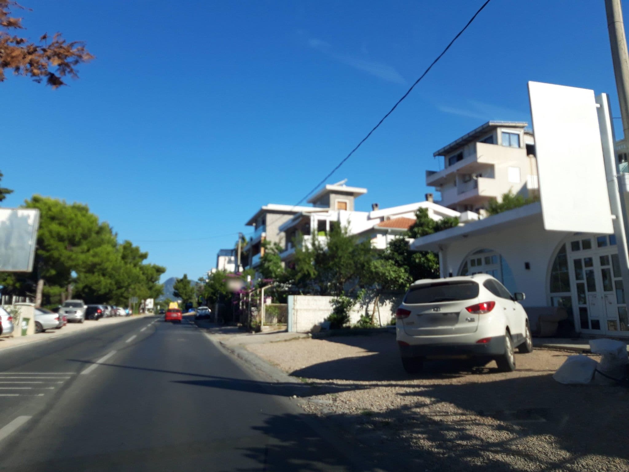 Street view near Montenino Hotel, Šušanj — © fivewho (CC BY-SA · Mapillary)