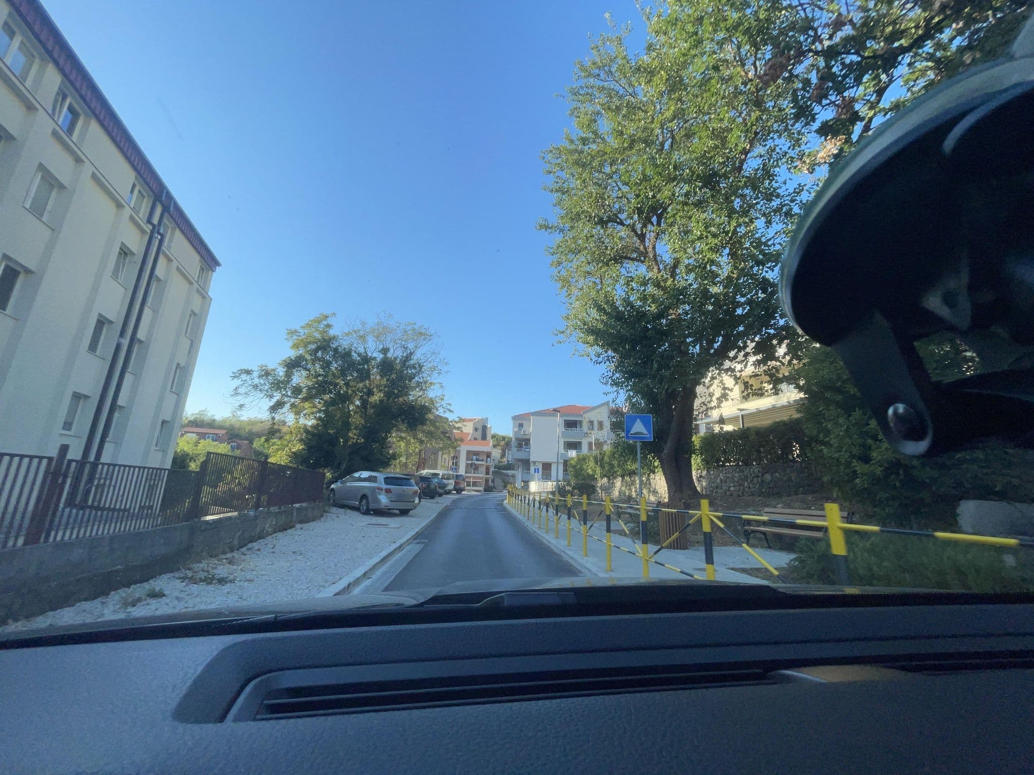 Street view near Dom učenika i studenata „Spasić – Mašera“, Dobrota — © alexletov (CC BY-SA · Mapillary)