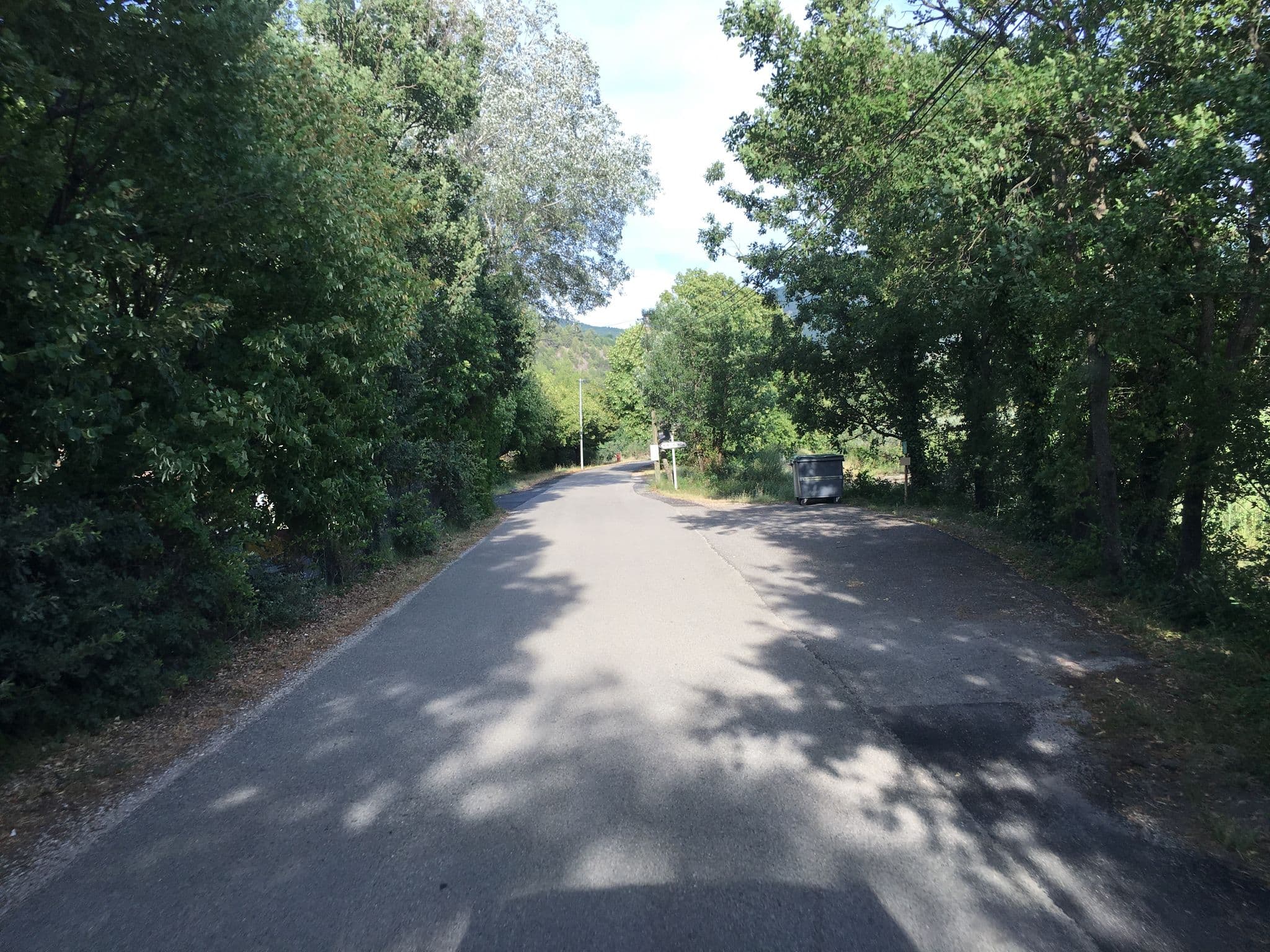Street view near Camping municipal Les Oliviers, Nyons — © yaron (CC BY-SA · Mapillary)