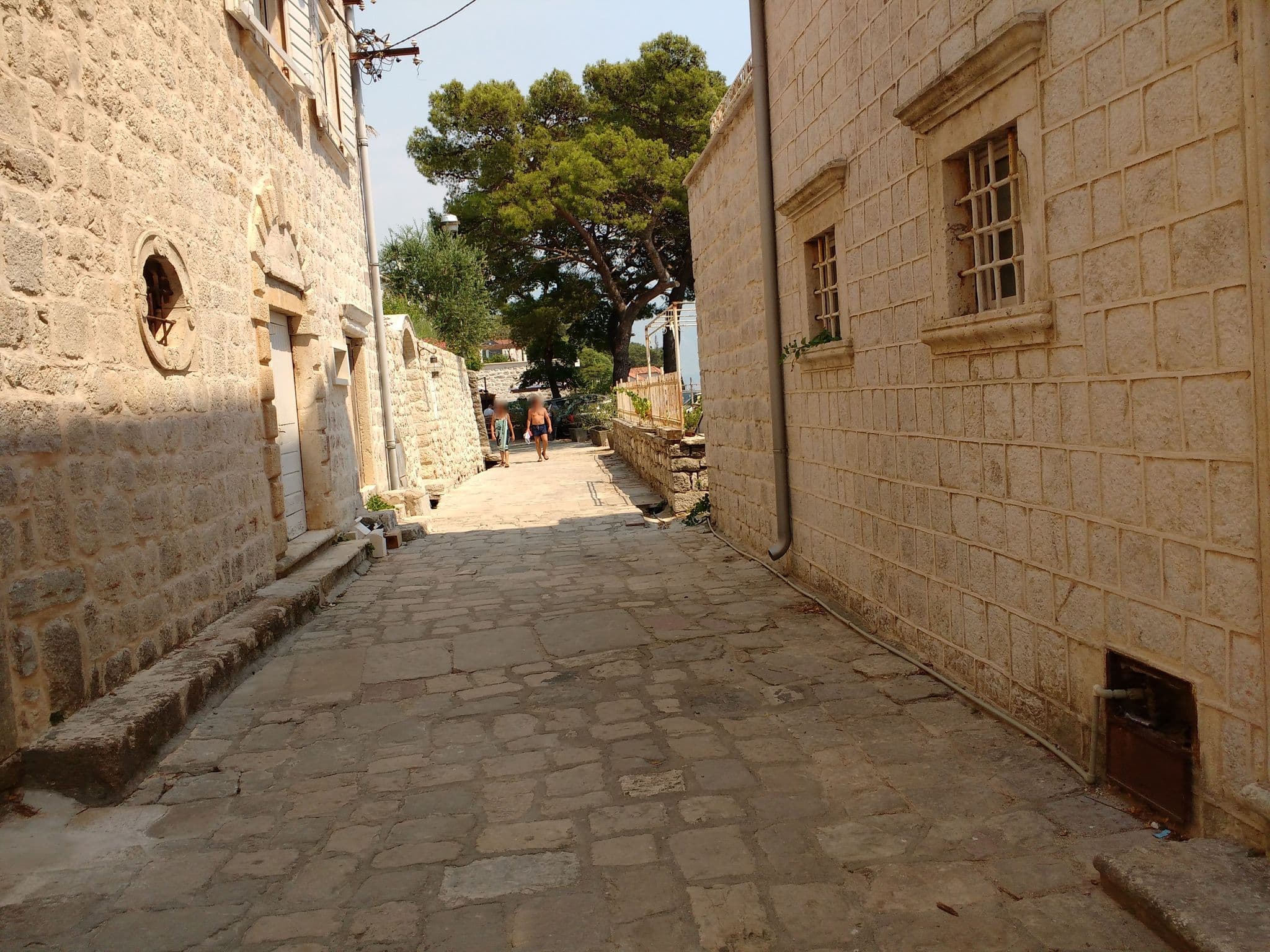 Street view near Hotel Nauta ****, Risan — © tiagofassoni (CC BY-SA · Mapillary)