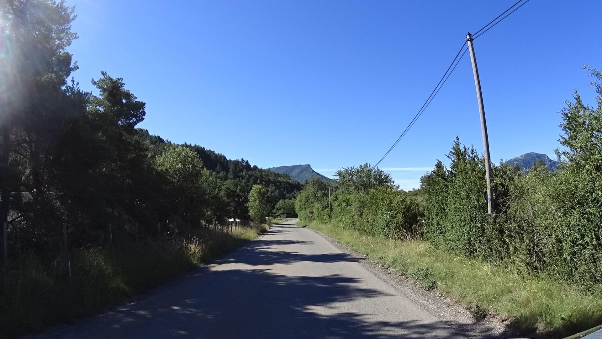 Street view near Aire de stationnement Castellane, Annot — © germain83 (CC BY-SA · Mapillary)