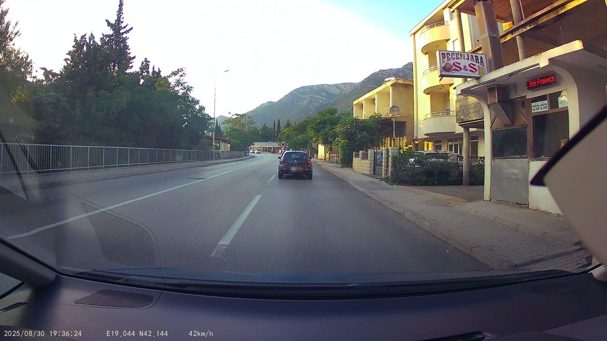Street view near Vila Elena, Sutomore — © pmilanovic (CC BY-SA · Mapillary)