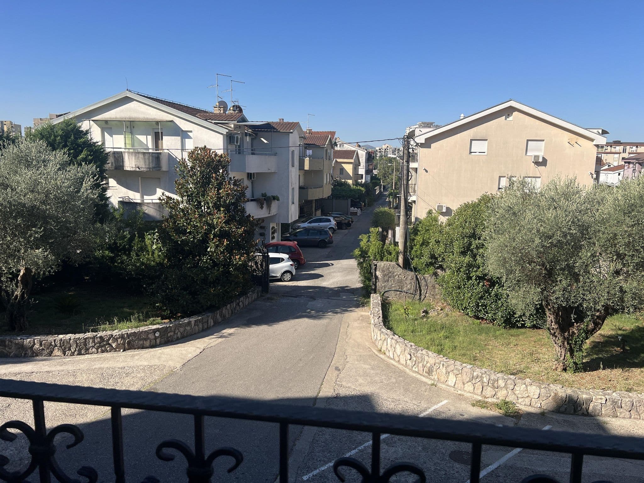 Street view near Crnogorska kuća, Podgorica — © igorzo (CC BY-SA · Mapillary)