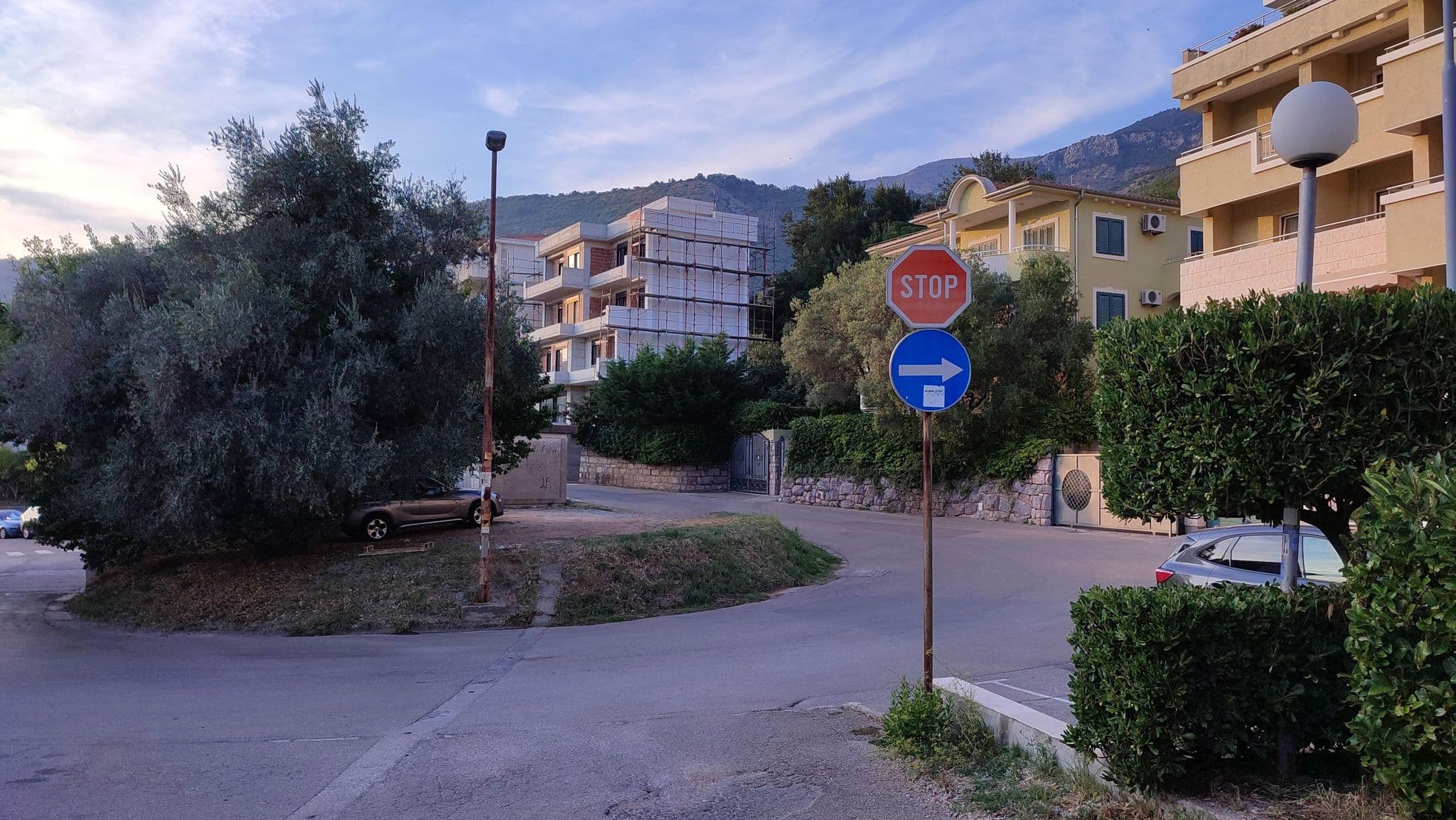 Street view near Wgrand, Petrovac na Moru — © pedja (CC BY-SA · Mapillary)