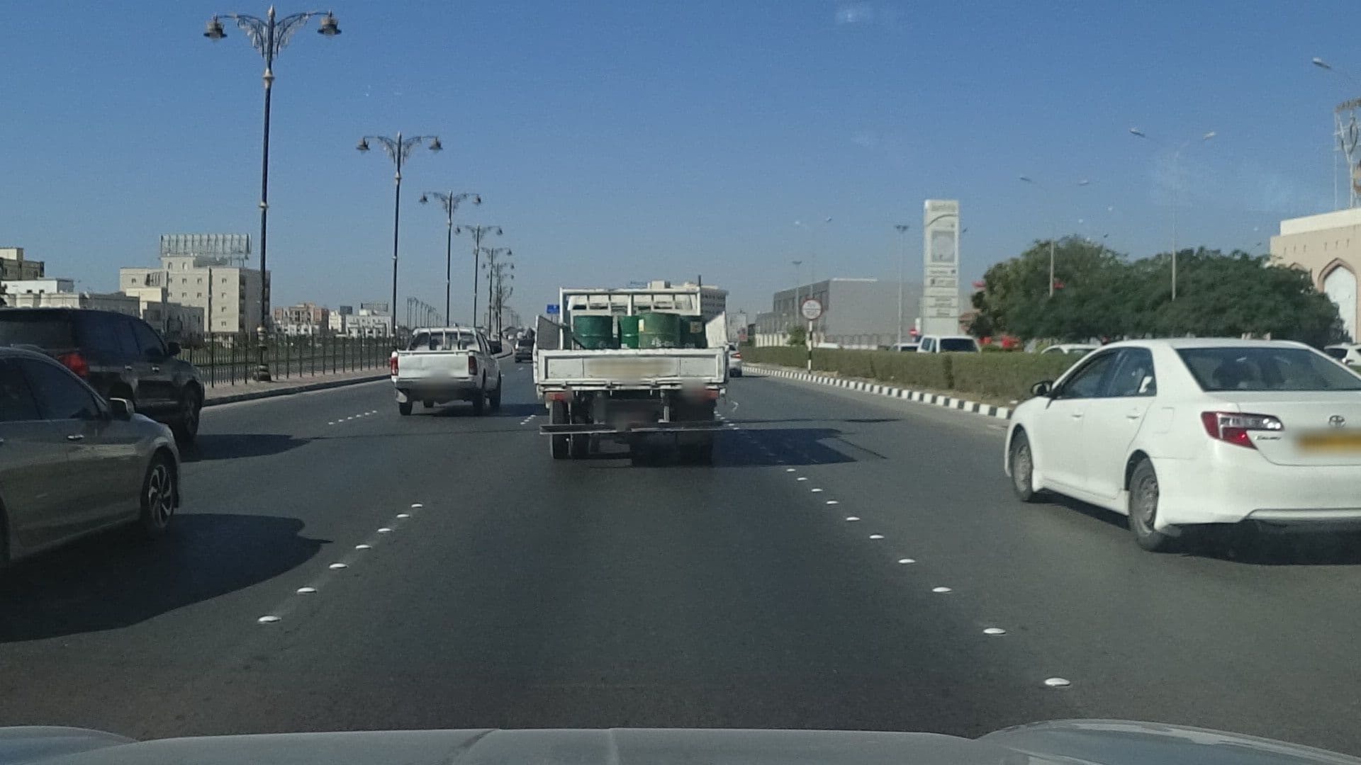 Street view near Salalah Gardens Hotel, Şalālah — © vbombaerts (CC BY-SA · Mapillary)