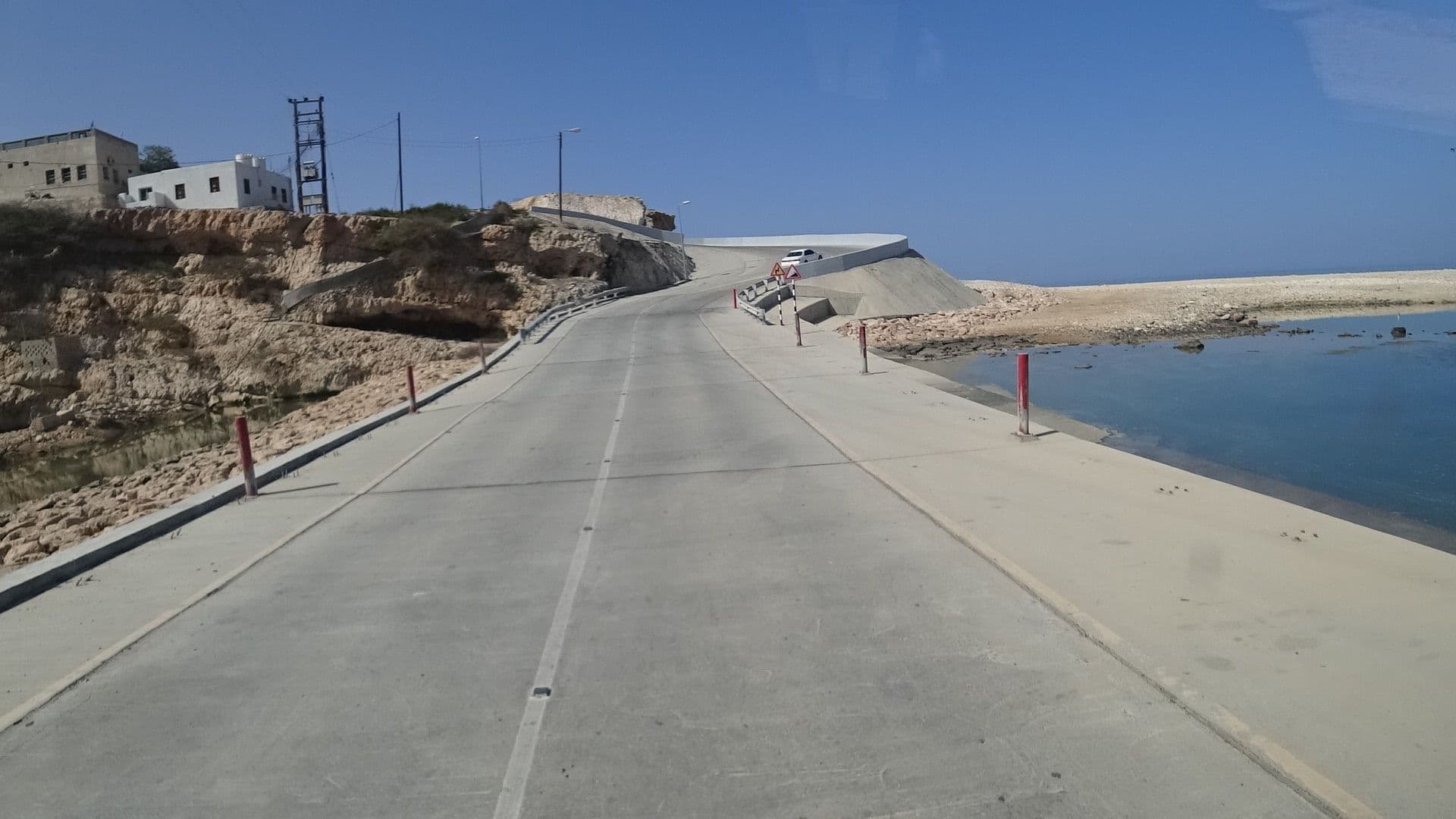 Street view near Crown Plaza Suhar, Sur — © vbombaerts (CC BY-SA · Mapillary)