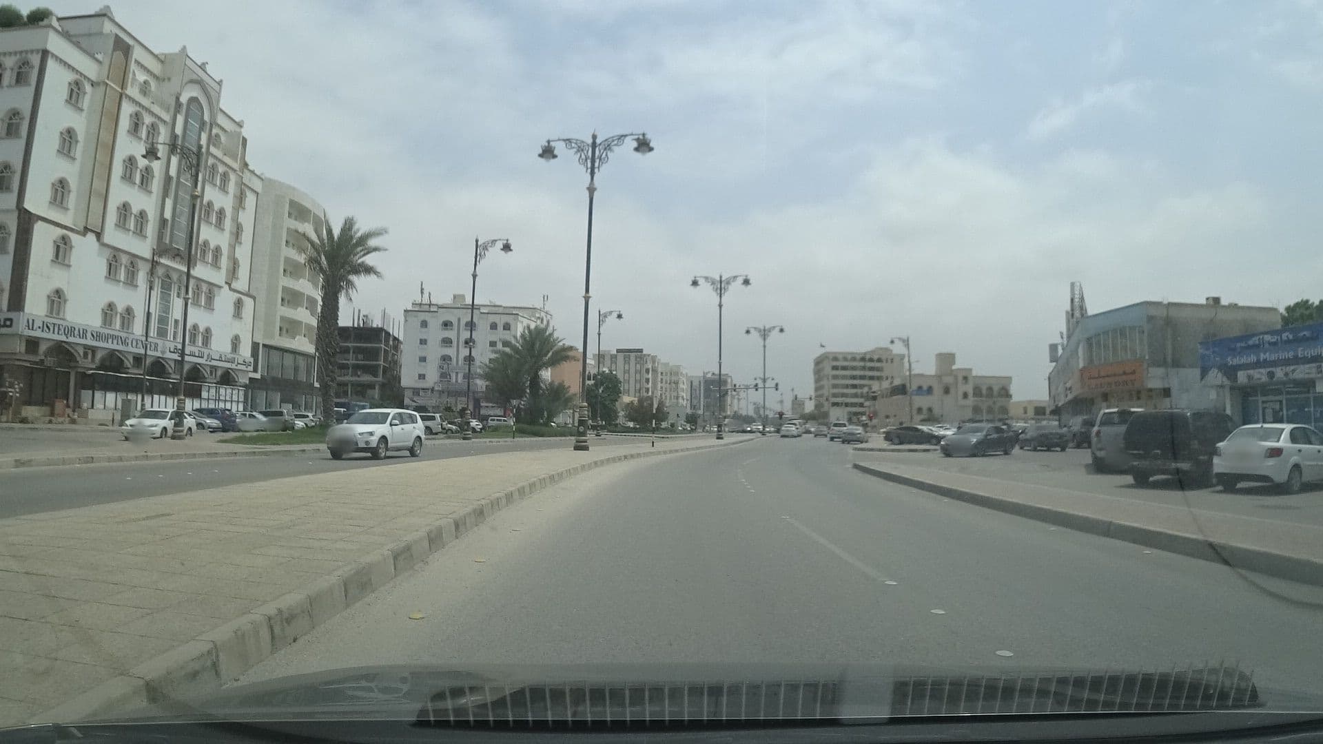 Street view near Abraaj Hotel Apartments, Şalālah — © vbombaerts (CC BY-SA · Mapillary)