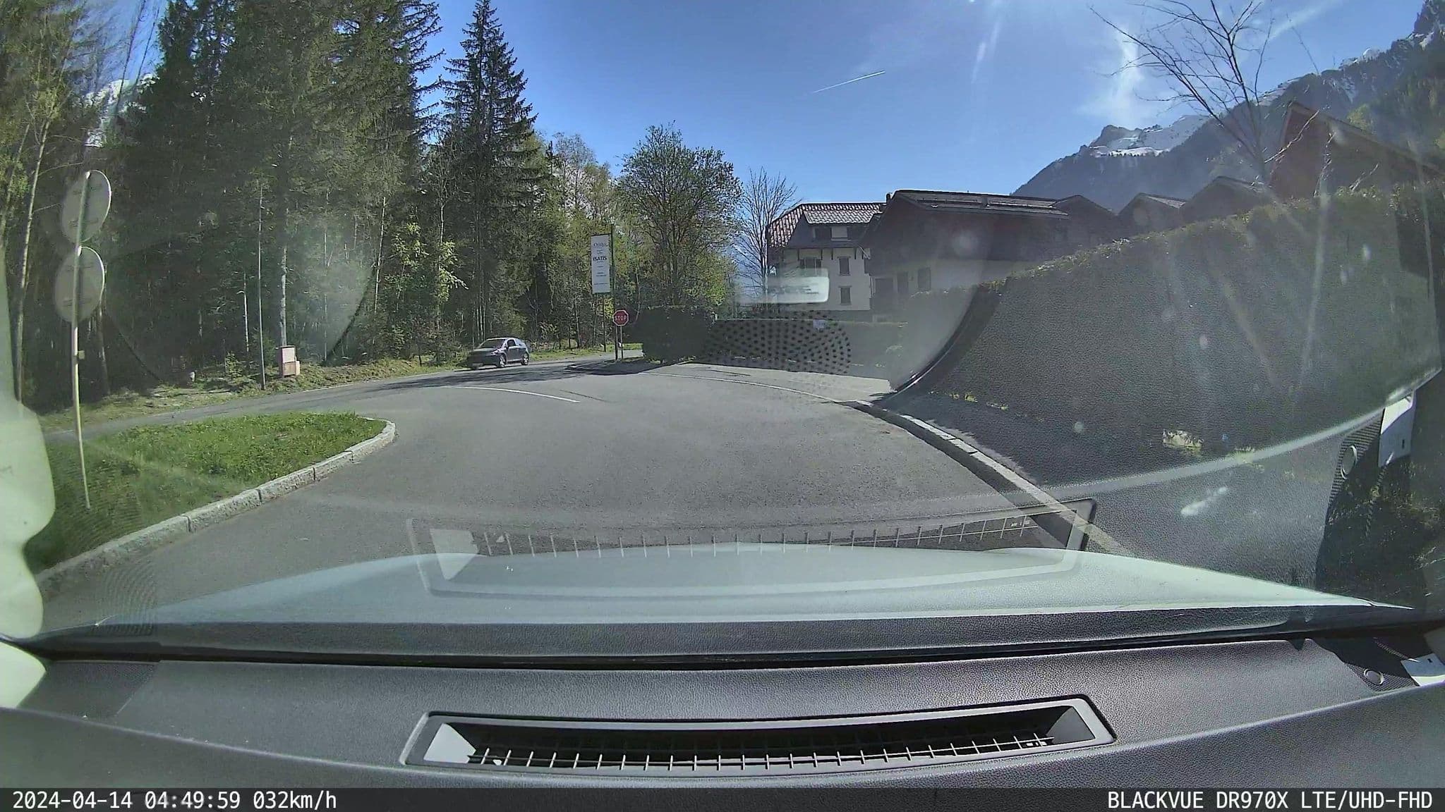 Street view near Résidence Odalys Isatis, Chamonix-Mont-Blanc — © ordinatous (CC BY-SA · Mapillary)