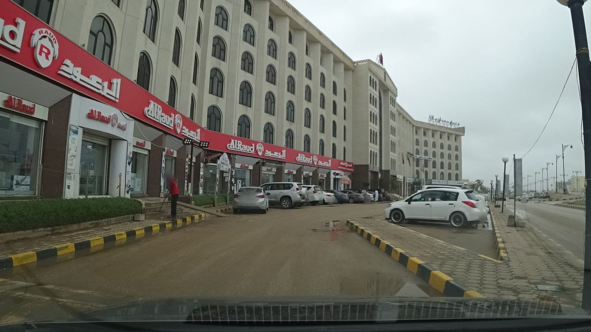 Street view near Hamdan Plaza Hotel Room #314, Şalālah — © vbombaerts (CC BY-SA · Mapillary)