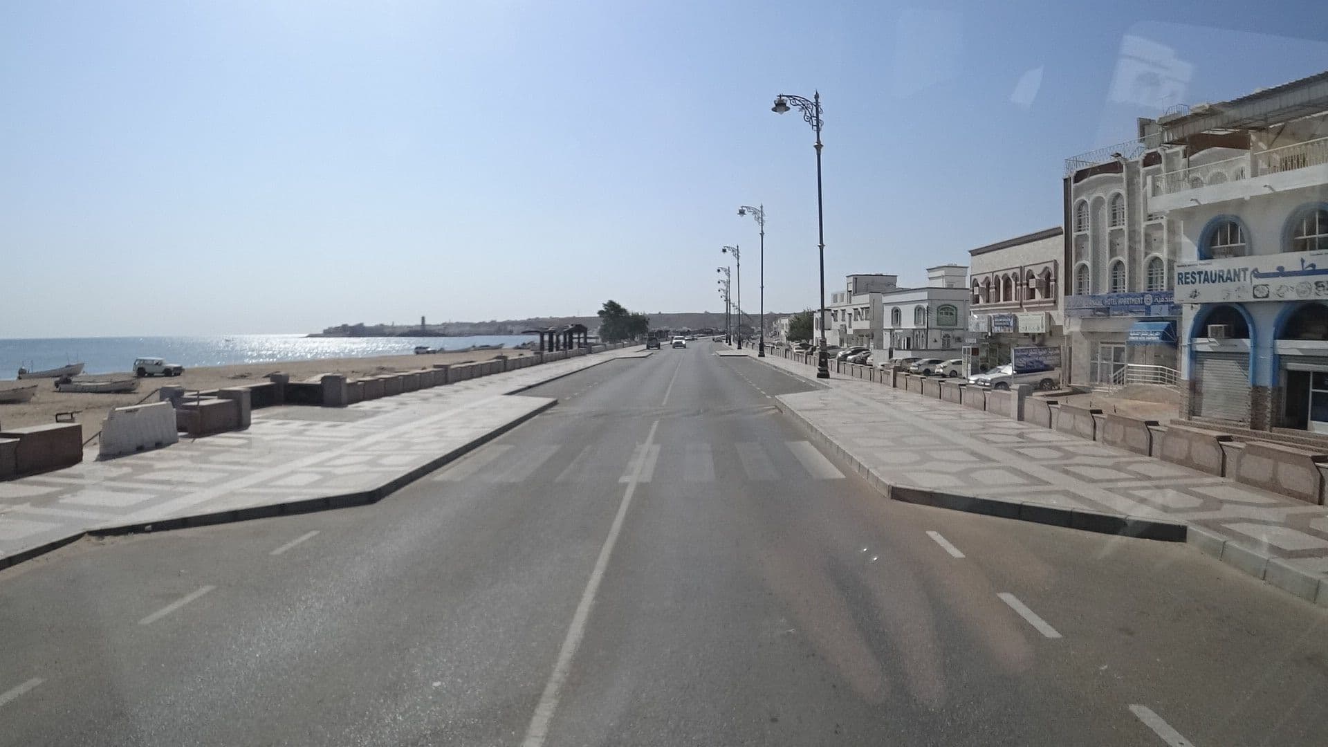 Street view near Alafeeh Corniche Hotel Apartments, Sur — © vbombaerts (CC BY-SA · Mapillary)