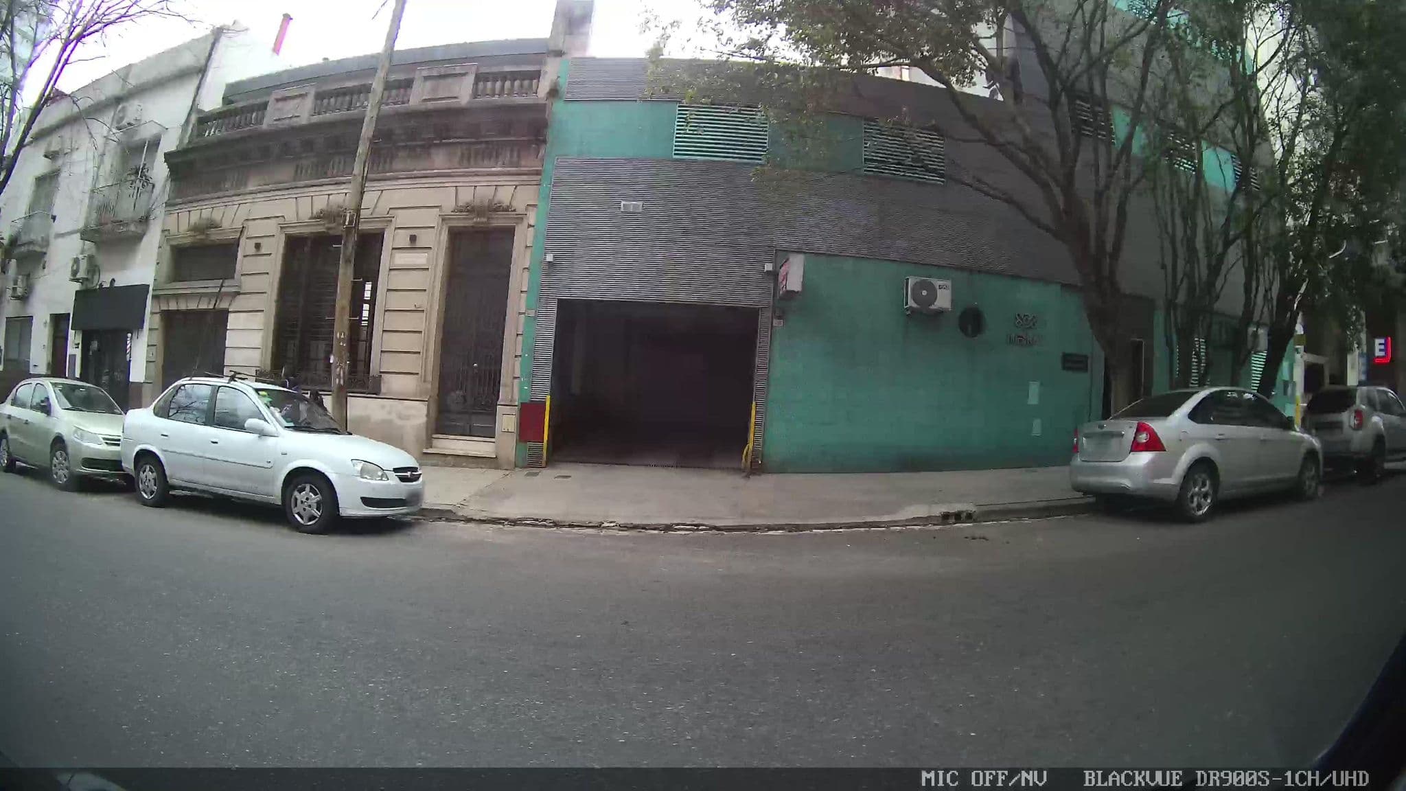 Street view near Hotel Waikiki, Boedo — © kaart_1 (CC BY-SA · Mapillary)