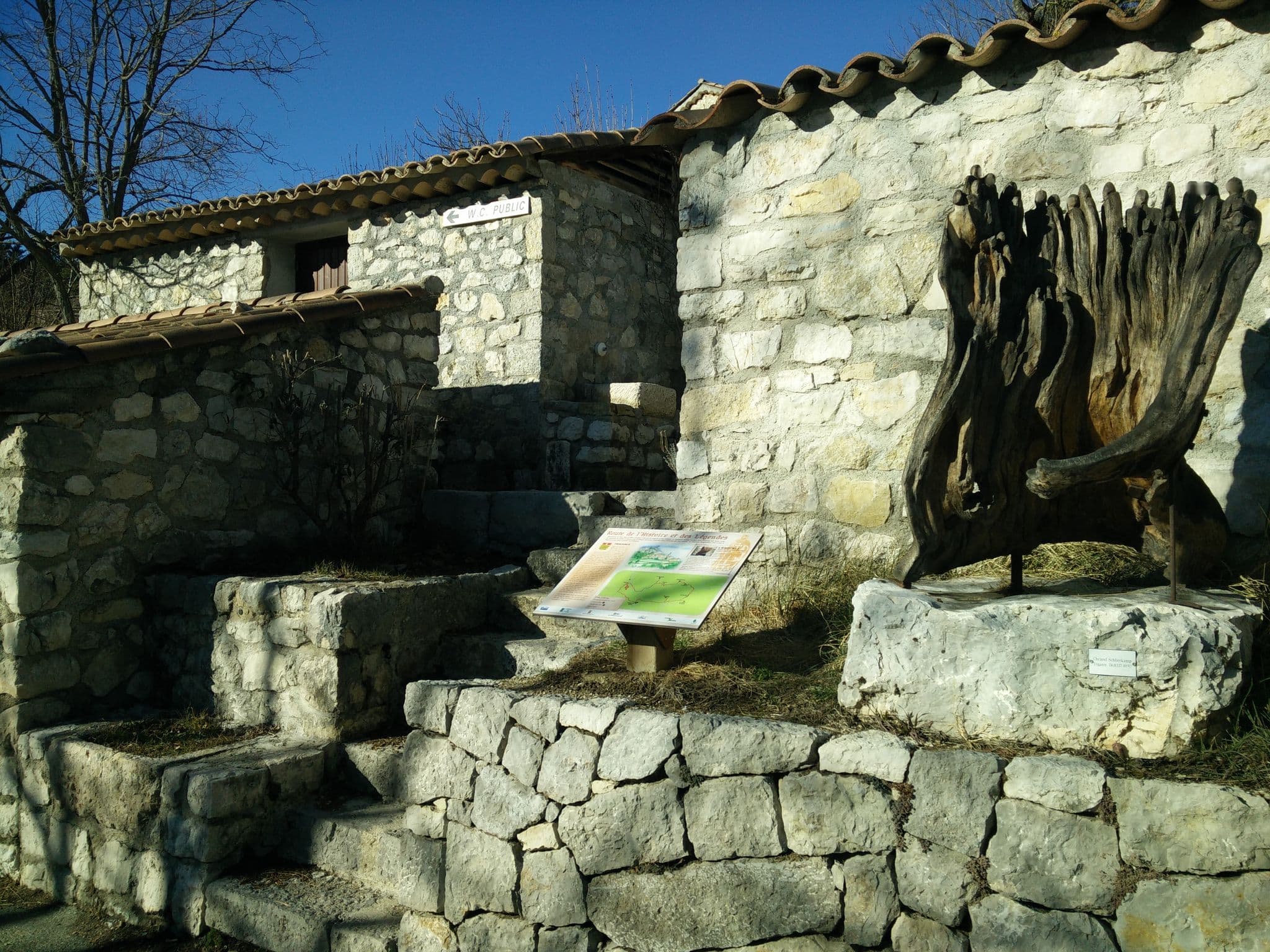 Street view near Hôtel Le Vieil Amandier, Montferrat — © joostjakob (CC BY-SA · Mapillary)