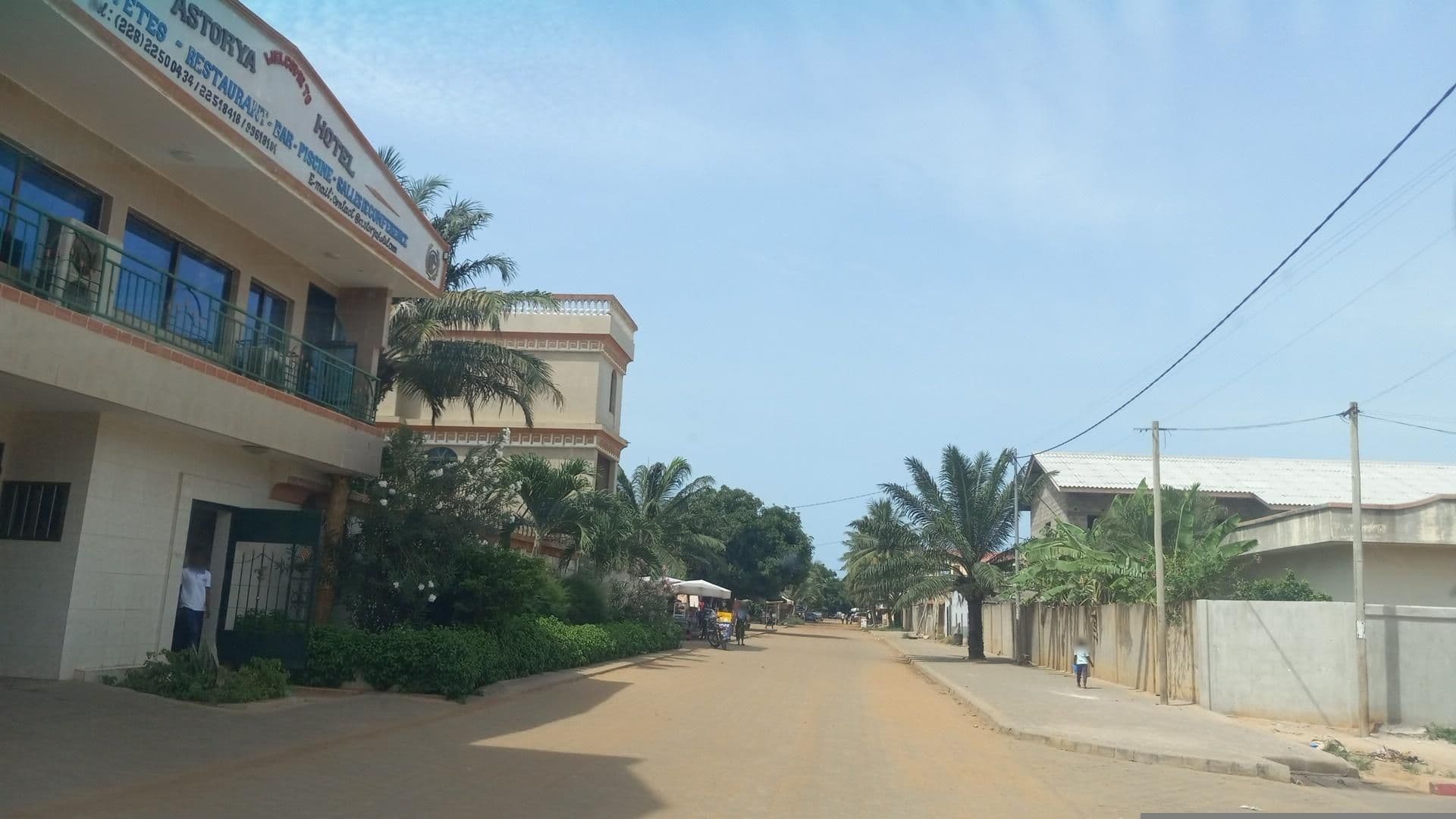 Street view near Hôtel Astoria, Lomé — © agecet (CC BY-SA · Mapillary)