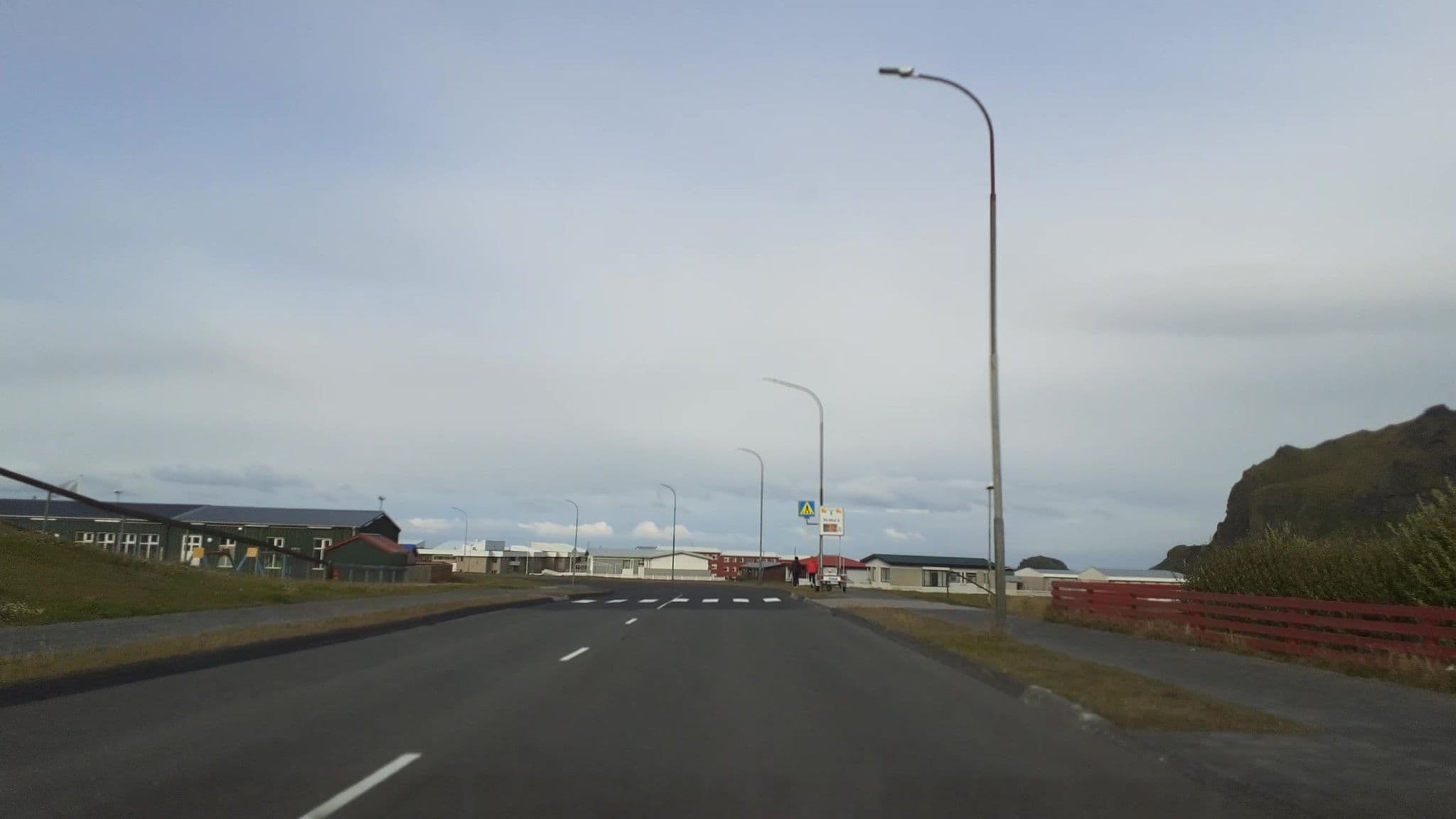 Street view near Gistihúsið Hvíld, Vestmannaeyjar — © kjarrval (CC BY-SA · Mapillary)