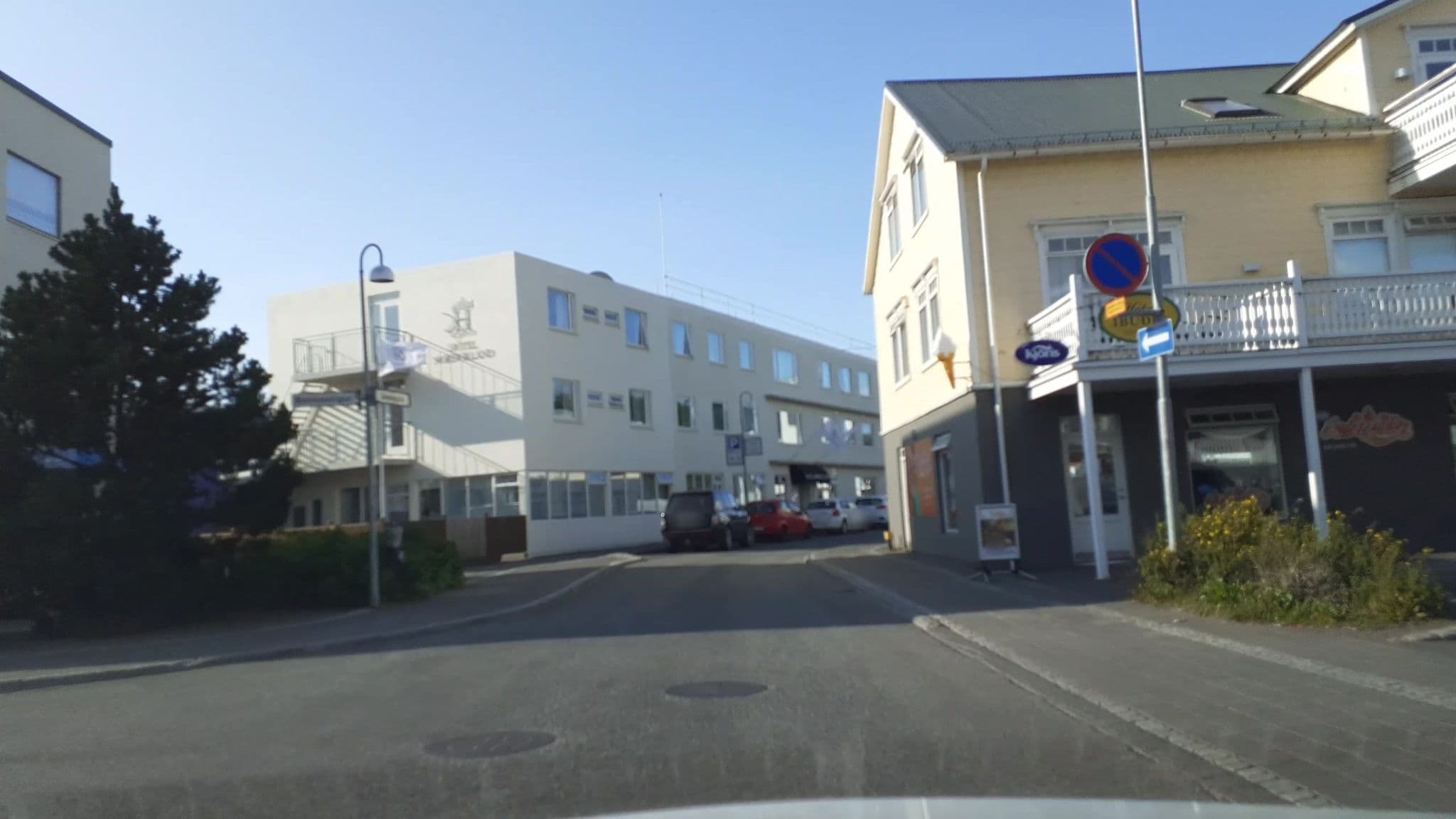 Street view near Hótel KEA (Bláa Húsið), Akureyri — © kjarrval (CC BY-SA · Mapillary)