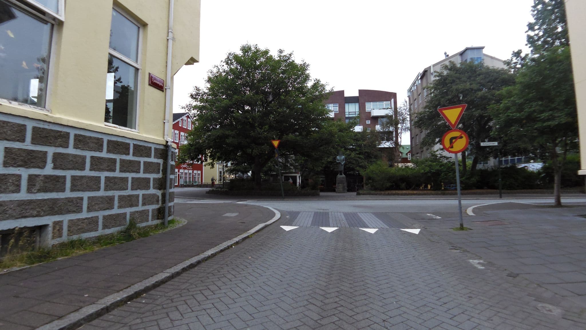 Street view near Salvation Army Guesthouse, Reykjavík — © stalfur (CC BY-SA · Mapillary)