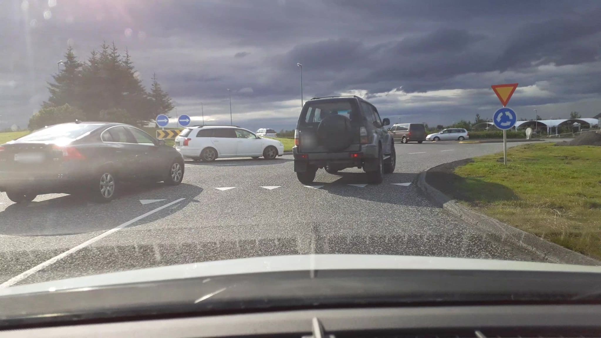 Street view near laxabakki, Mosfellsbær — © kjarrval (CC BY-SA · Mapillary)