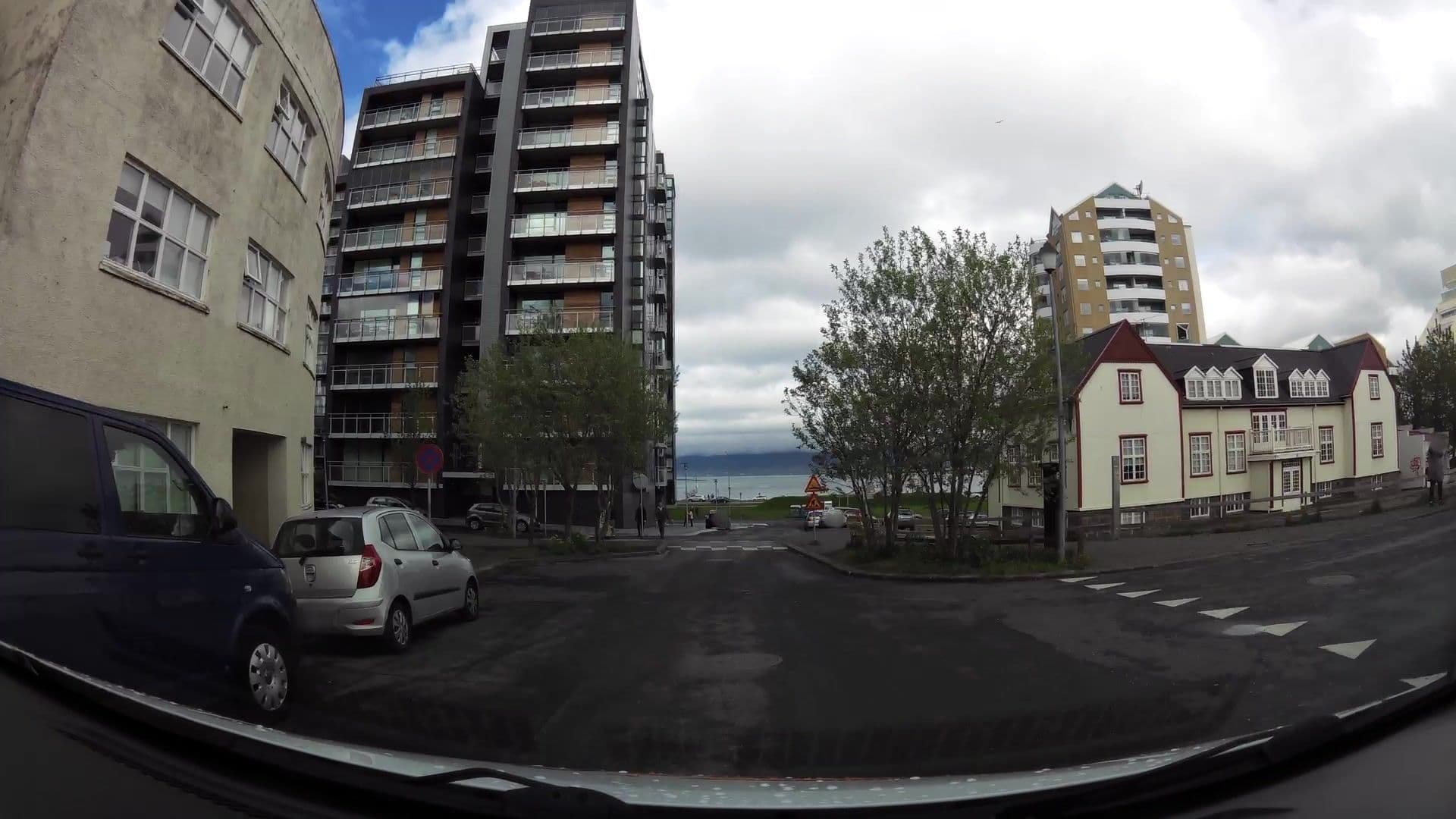 Street view near 101 Skuggi Guesthouse, Reykjavík — © kaartcam (CC BY-SA · Mapillary)