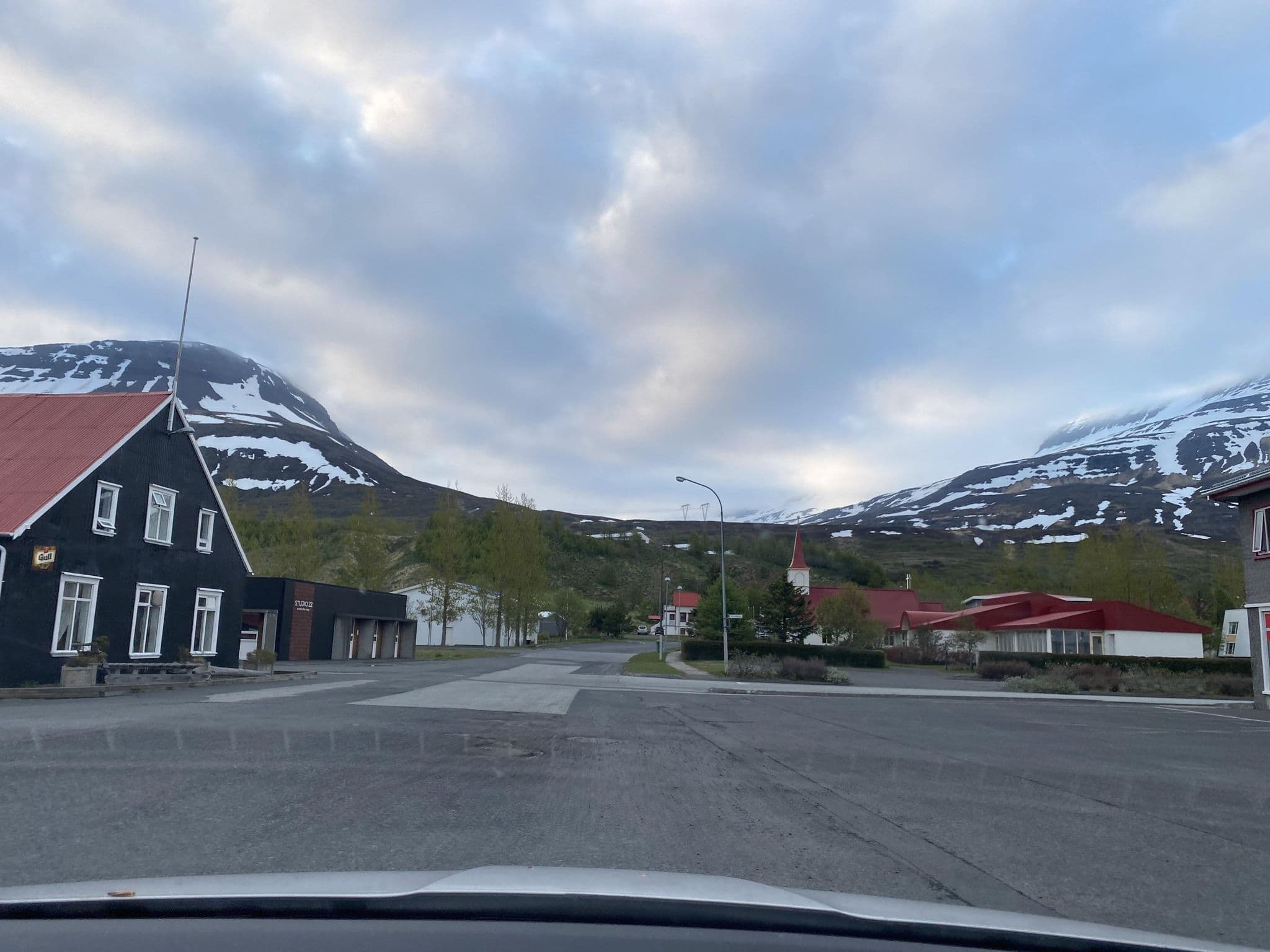 Street view near Tærgesen Guesthouse, Reyðarfjörður — © thulemaps (CC BY-SA · Mapillary)