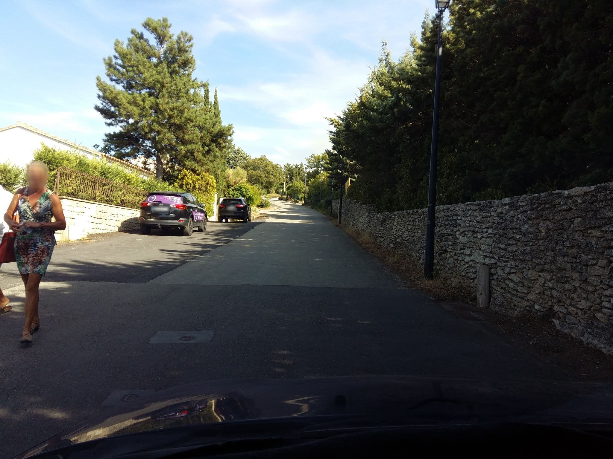 Street view near Hôtel la Garrigue, Venasque — © zimmy (CC BY-SA · Mapillary)