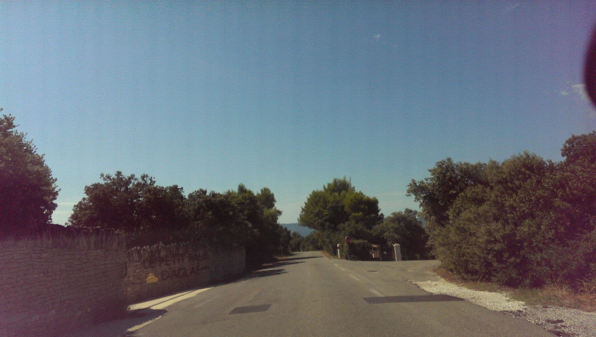 Street view near Le Petit Palais d'Aglaé, Gordes — © roraima (CC BY-SA · Mapillary)