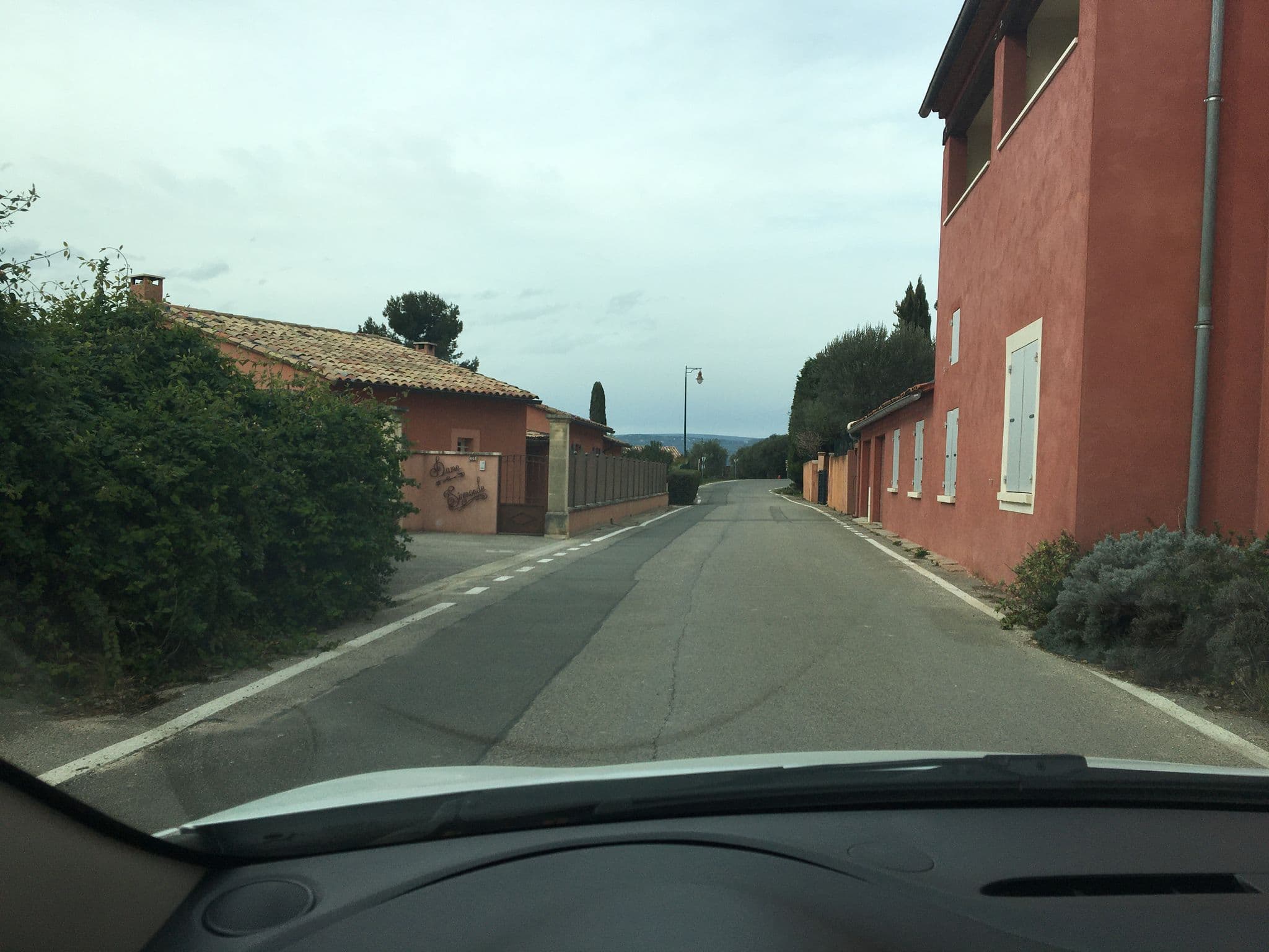 Street view near La Maison des Ocres, Gargas — © zimmy (CC BY-SA · Mapillary)